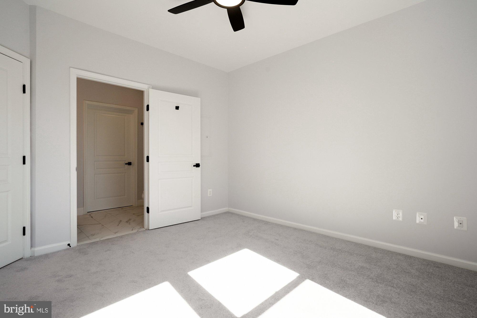 SAVOY AT RESTON TOWN CENTER - Residential