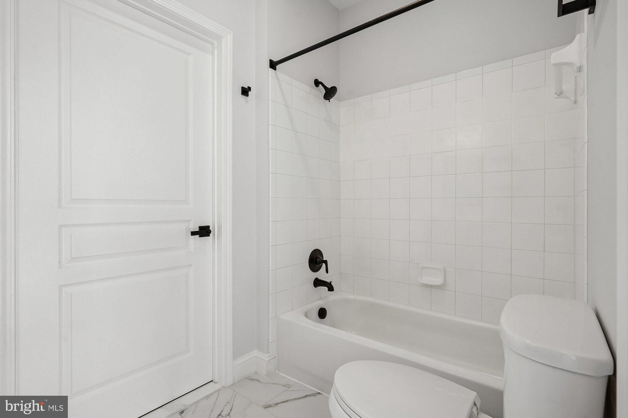 SAVOY AT RESTON TOWN CENTER - Residential