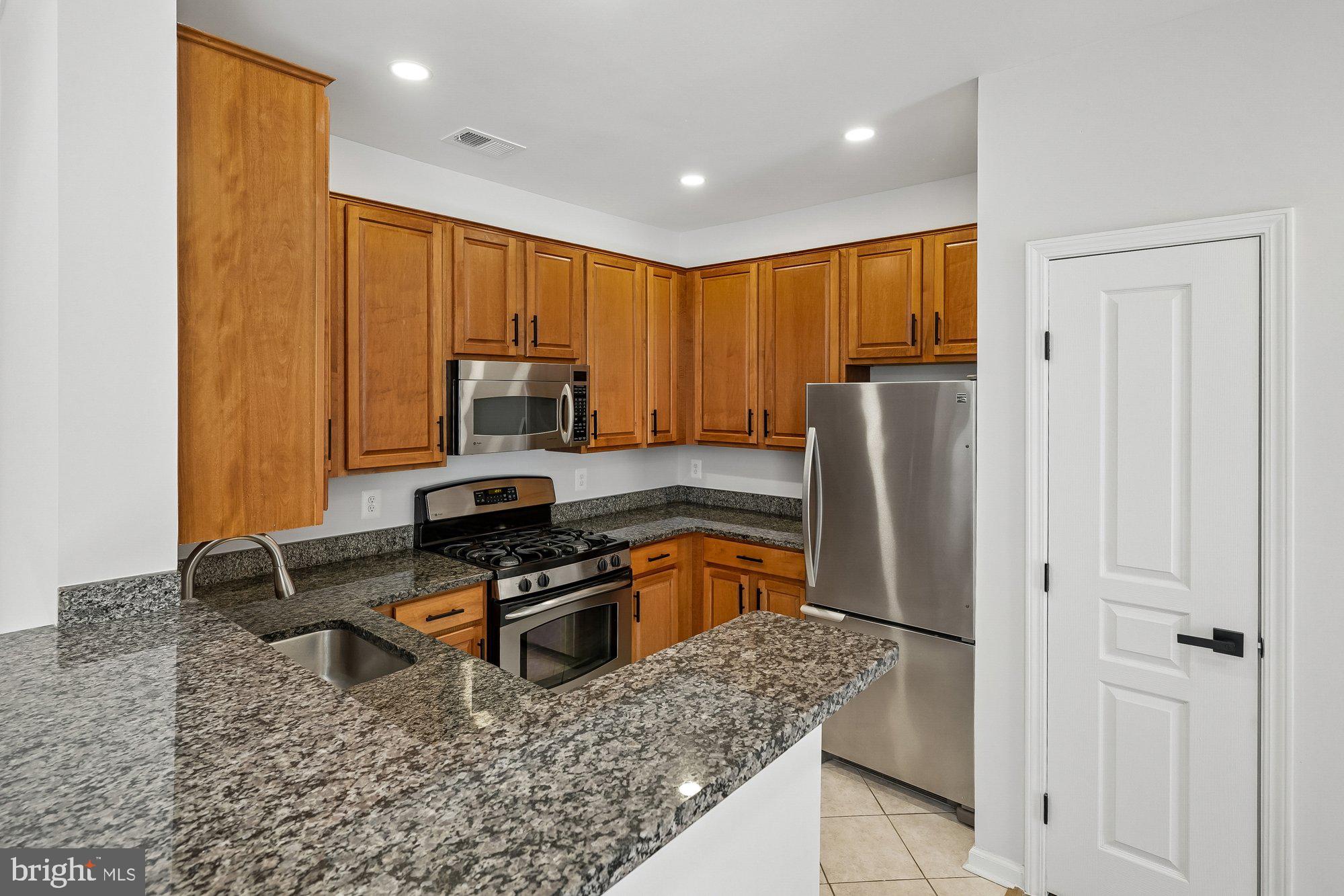 SAVOY AT RESTON TOWN CENTER - Residential