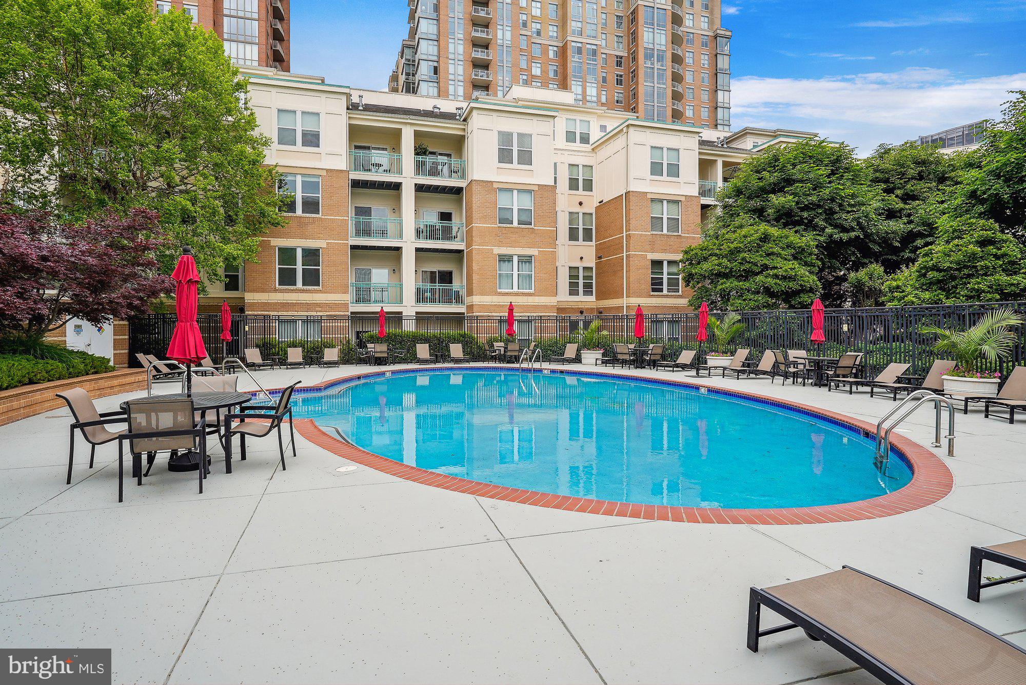 SAVOY AT RESTON TOWN CENTER - Residential