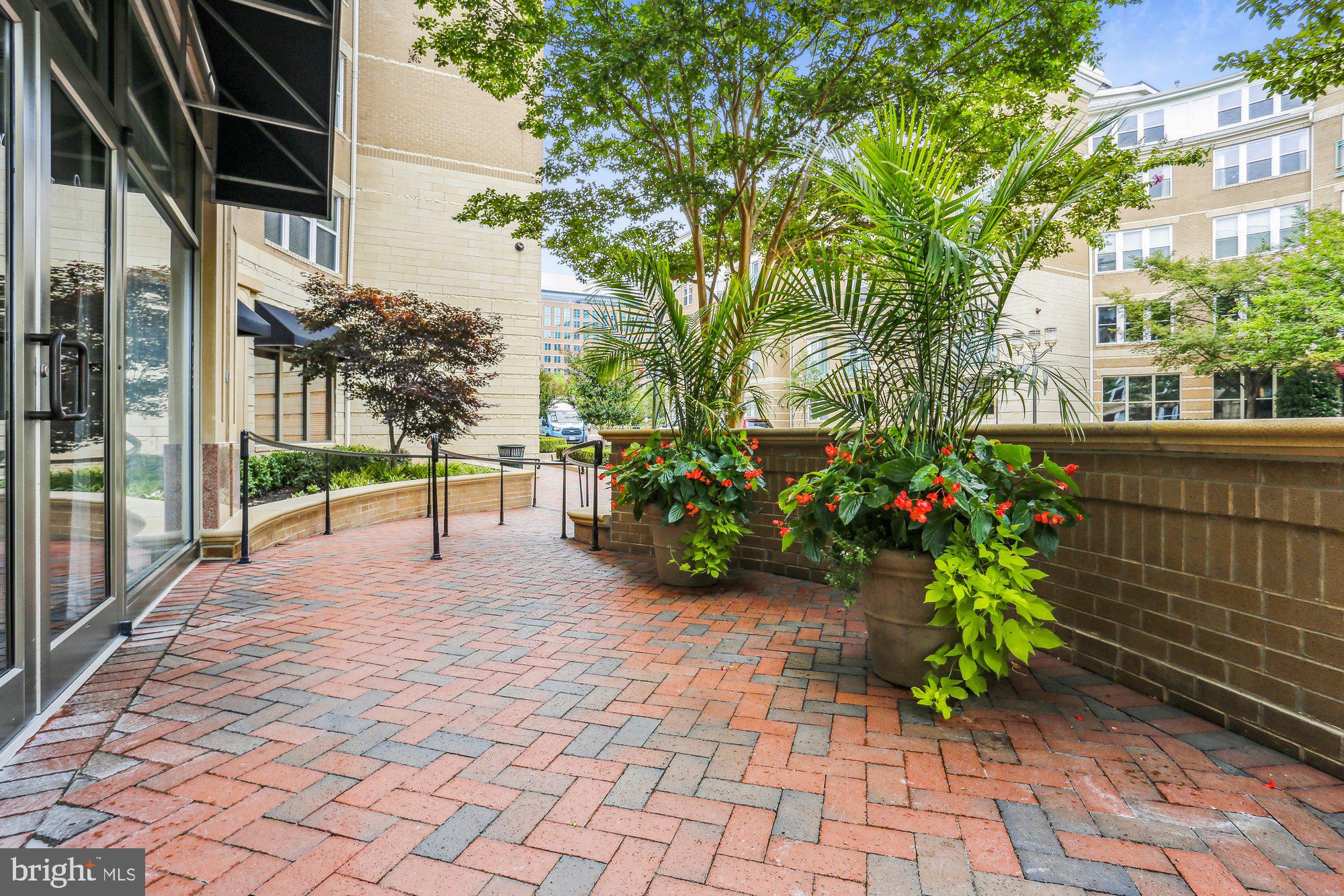 SAVOY AT RESTON TOWN CENTER - Residential
