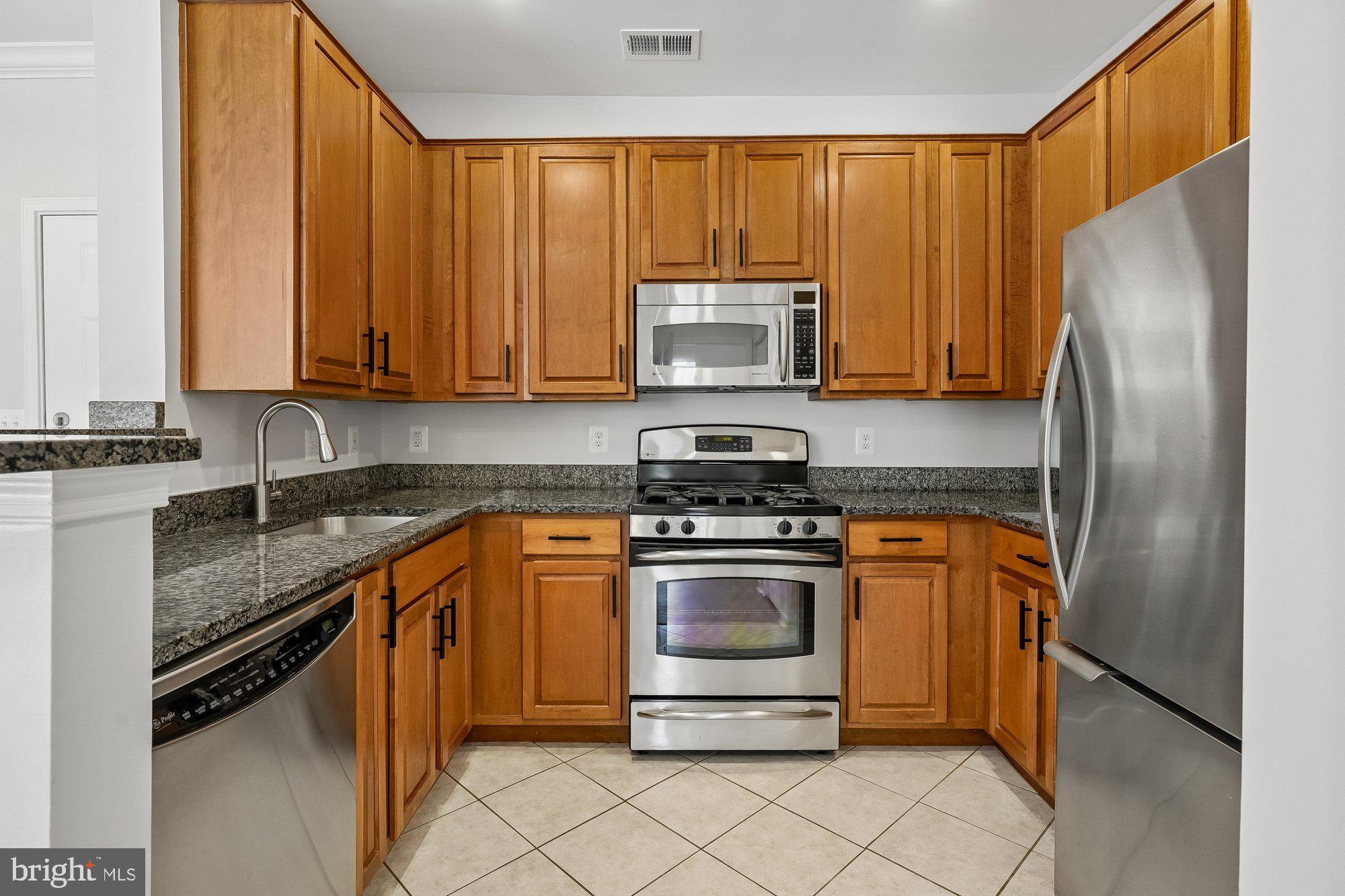 SAVOY AT RESTON TOWN CENTER - Residential