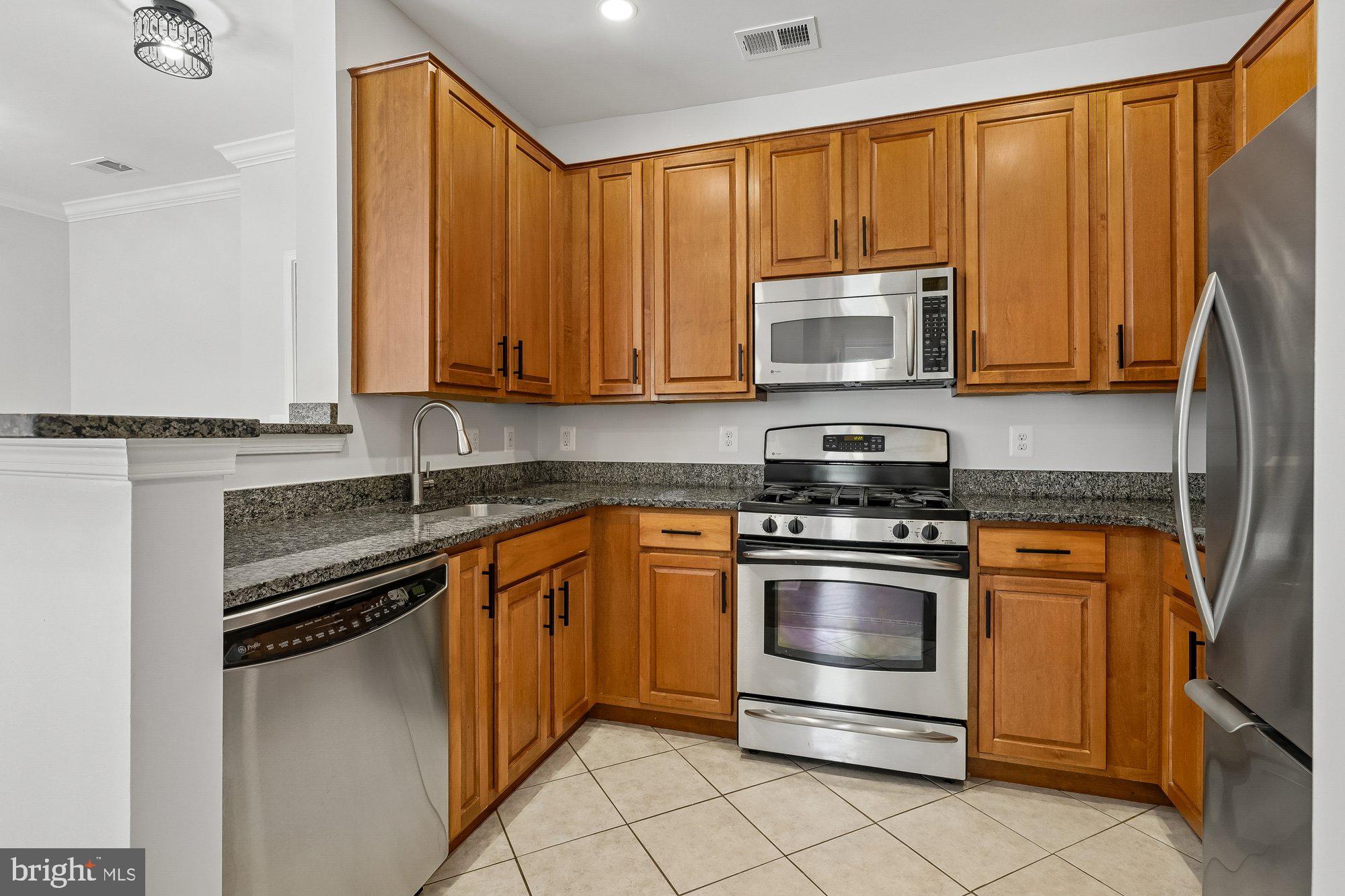 SAVOY AT RESTON TOWN CENTER - Residential