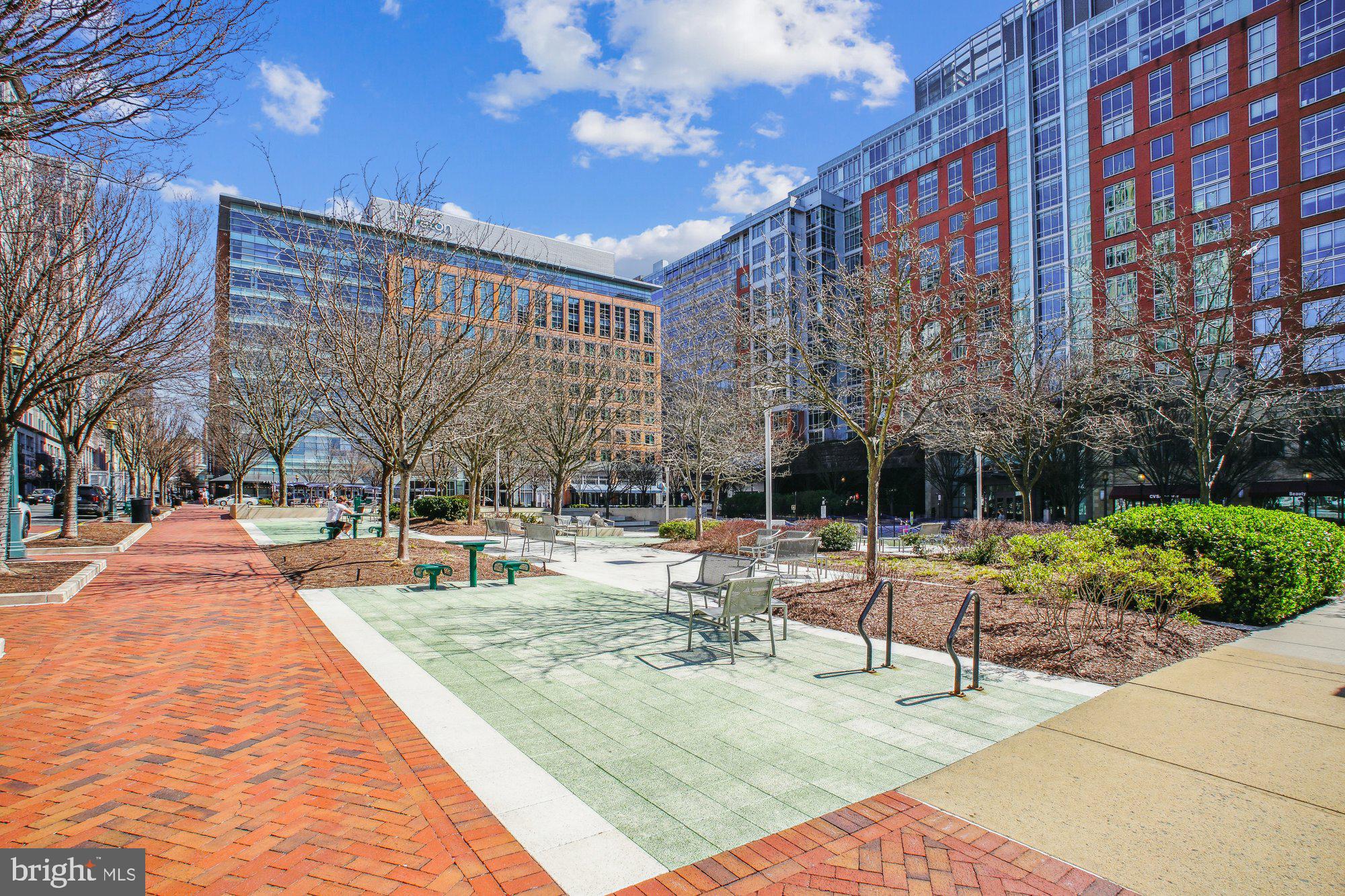 SAVOY AT RESTON TOWN CENTER - Residential