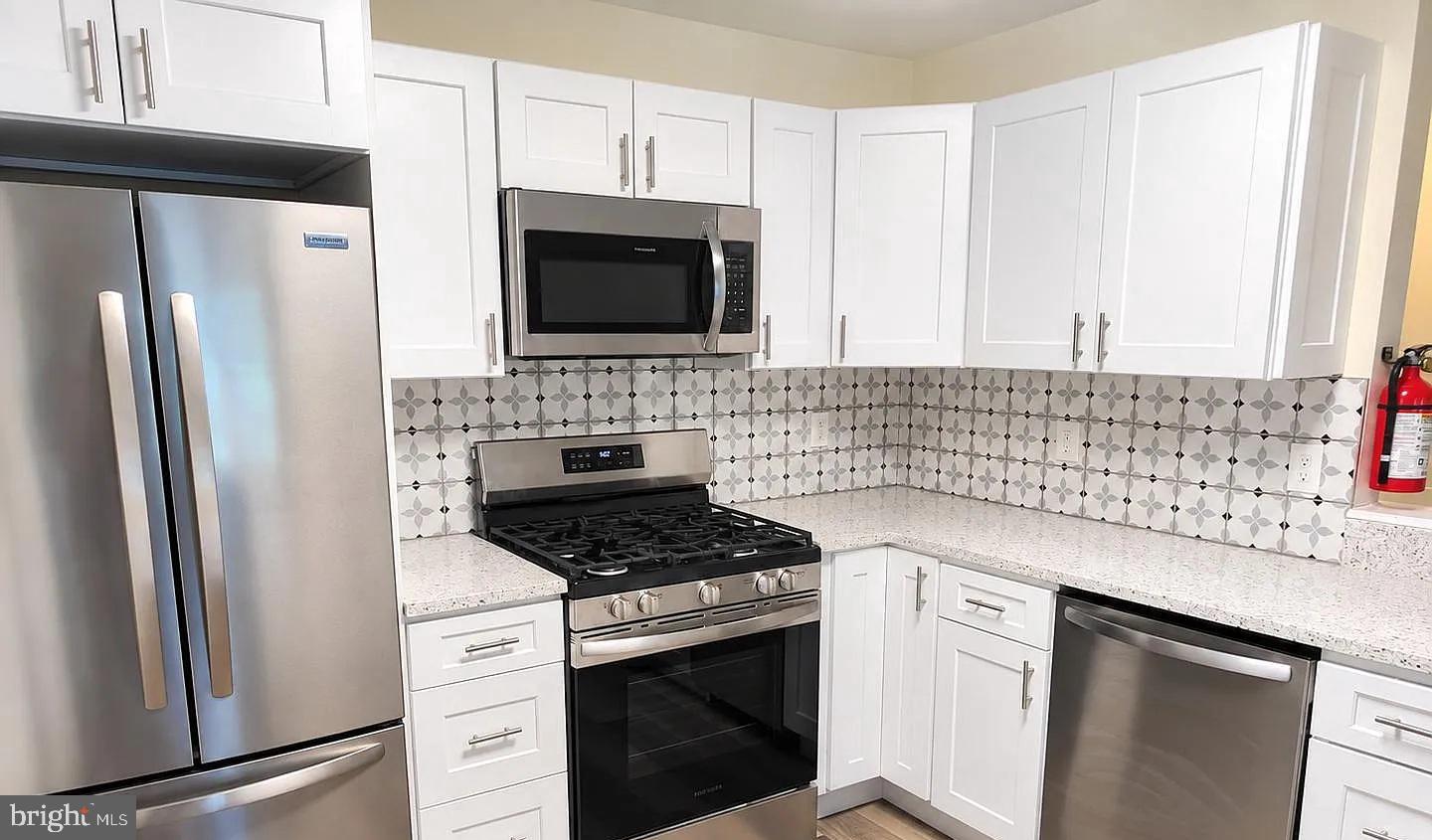938 PINE VALLEY COURT