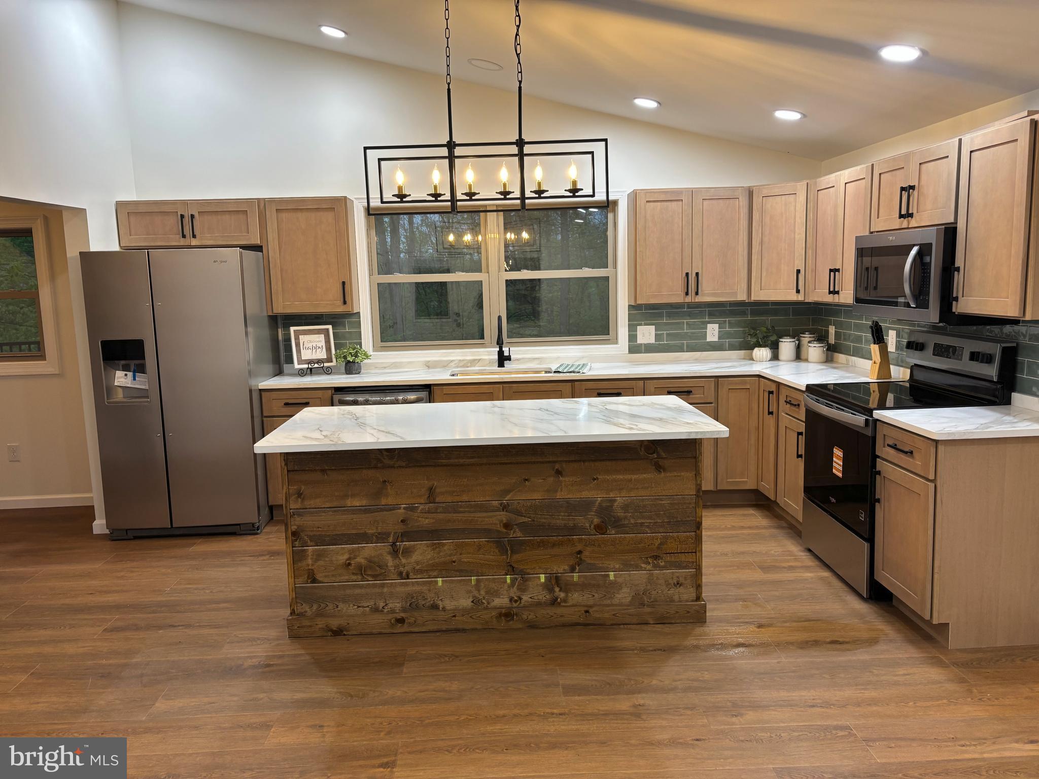 LAKE FERNDALE - Residential