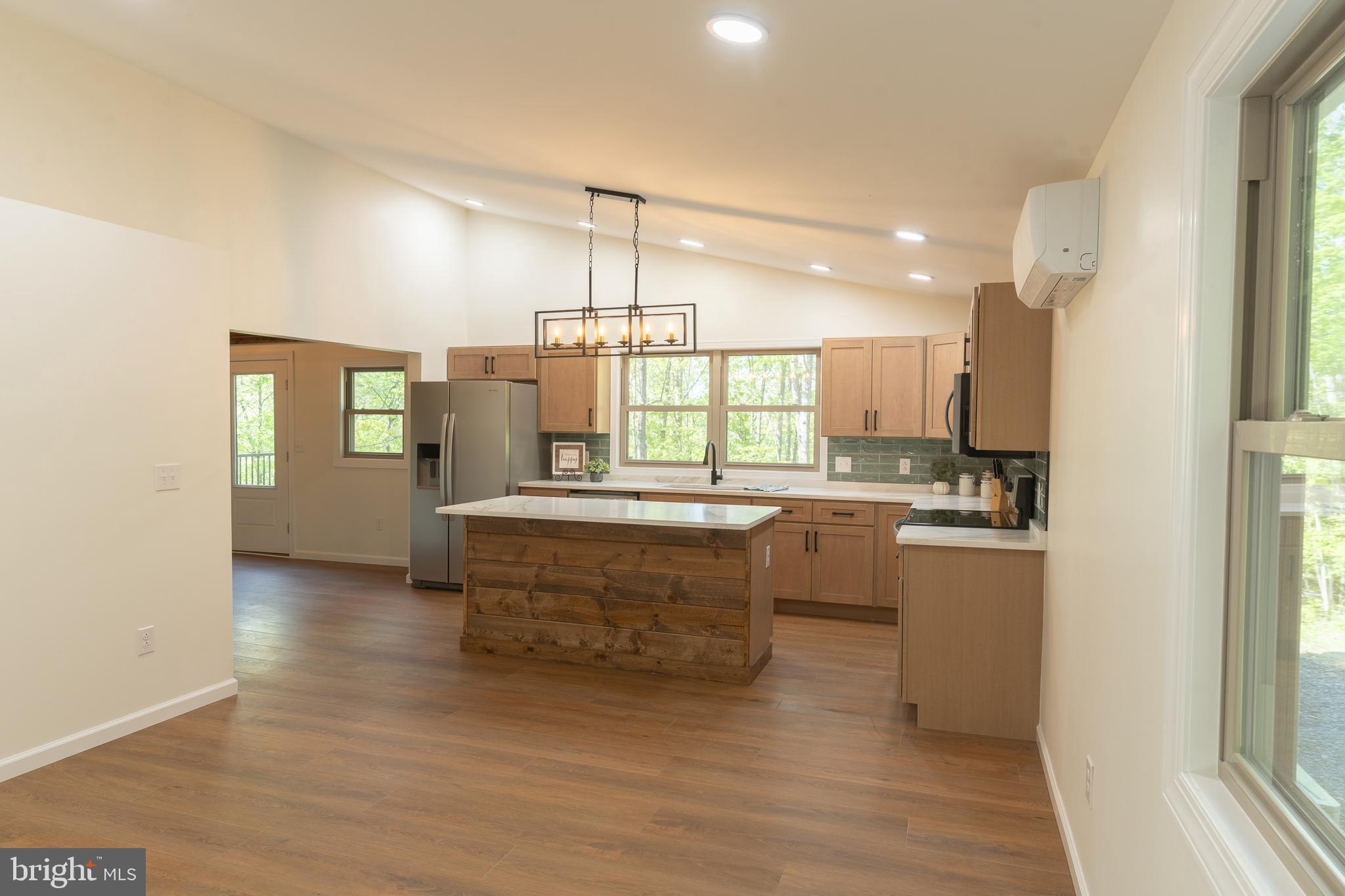 LAKE FERNDALE - Residential