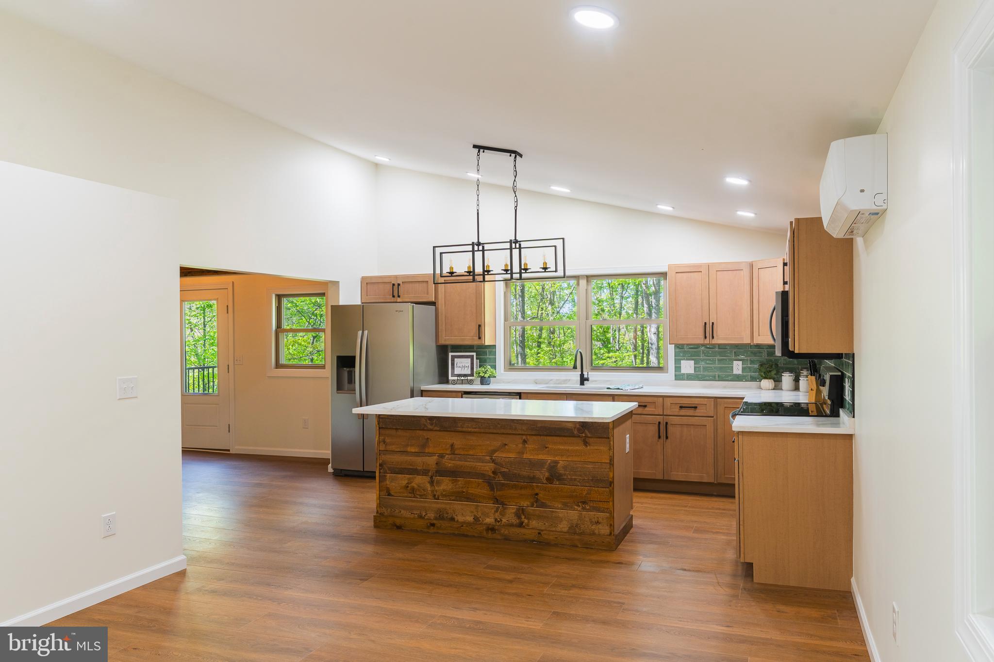 LAKE FERNDALE - Residential