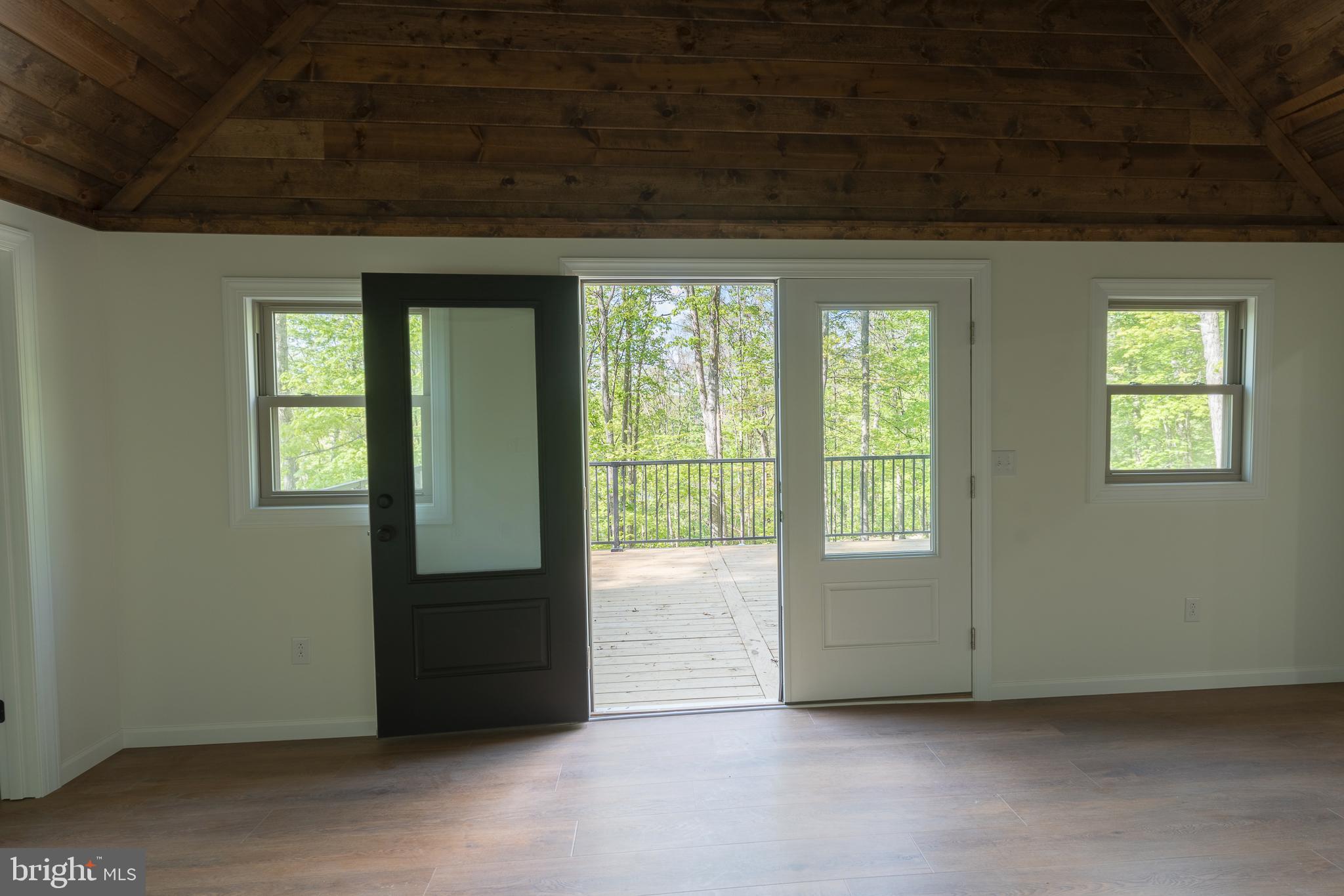 LAKE FERNDALE - Residential