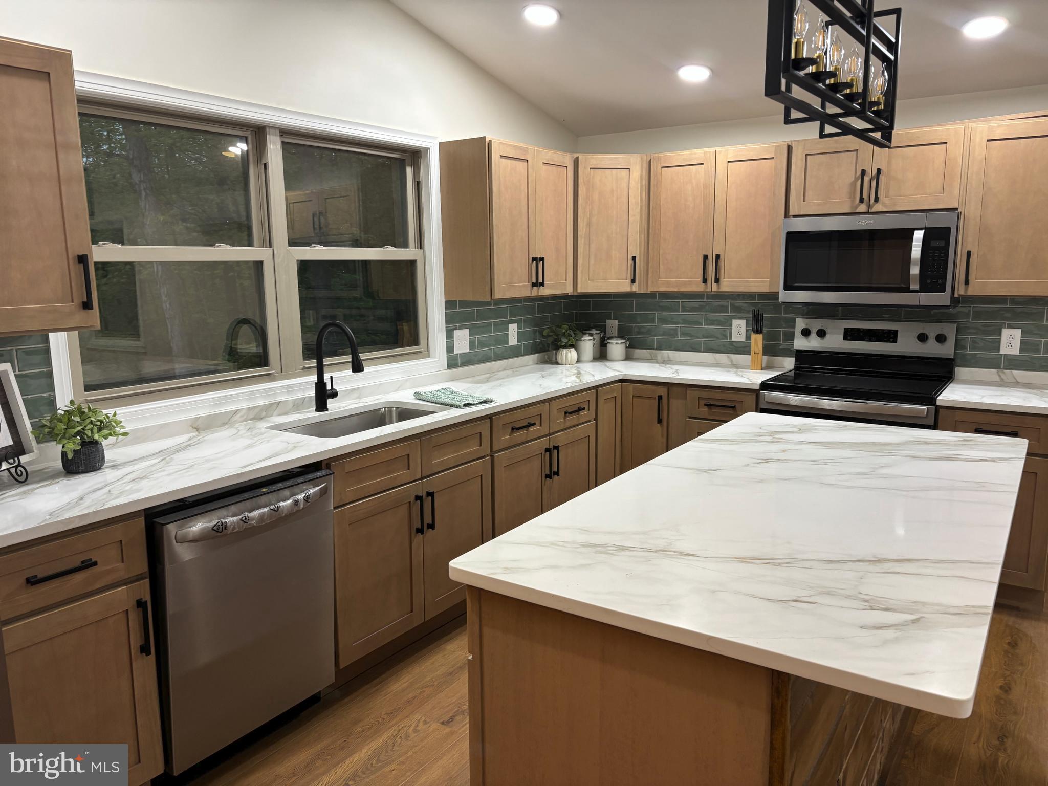 LAKE FERNDALE - Residential