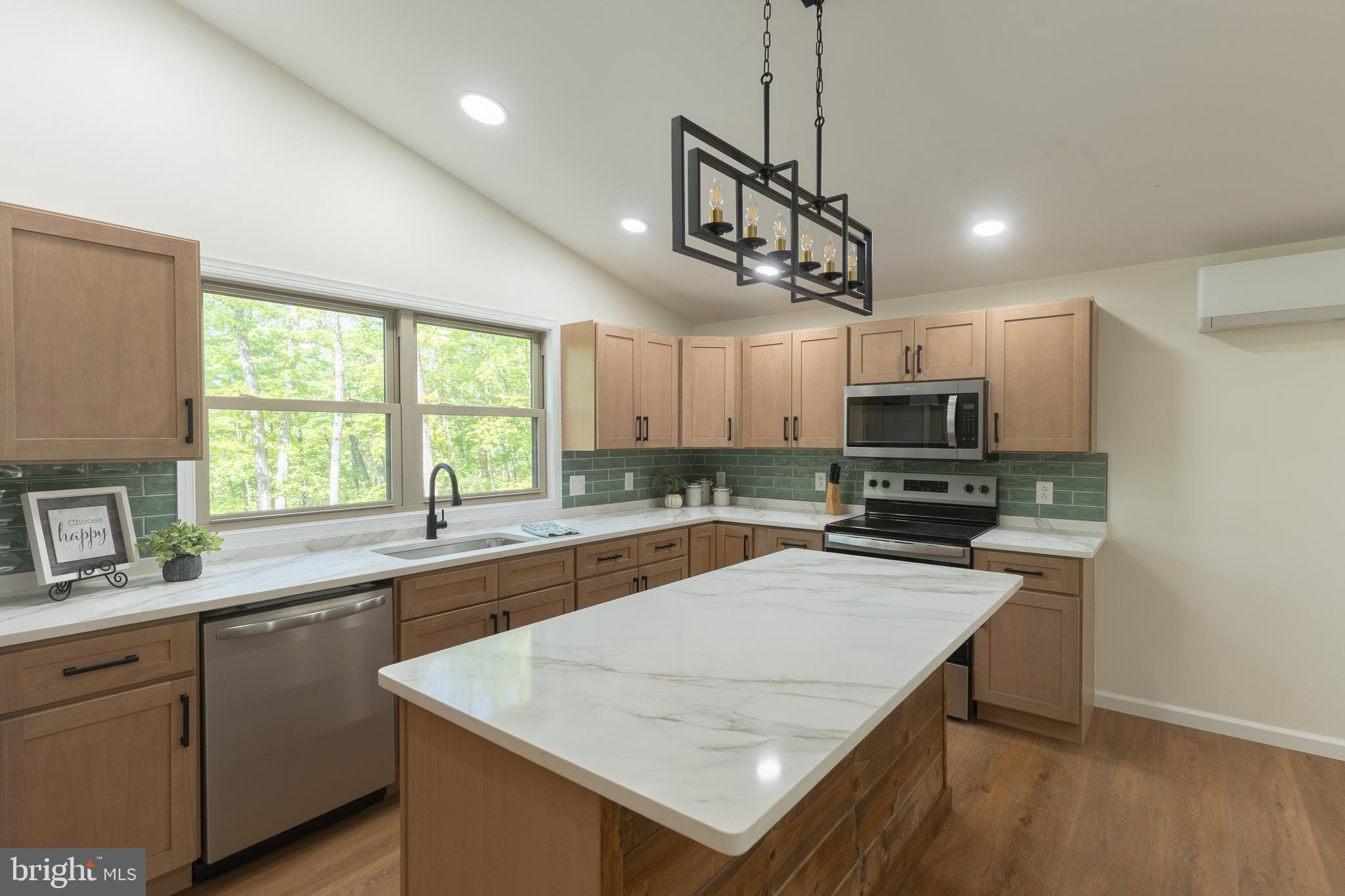 LAKE FERNDALE - Residential