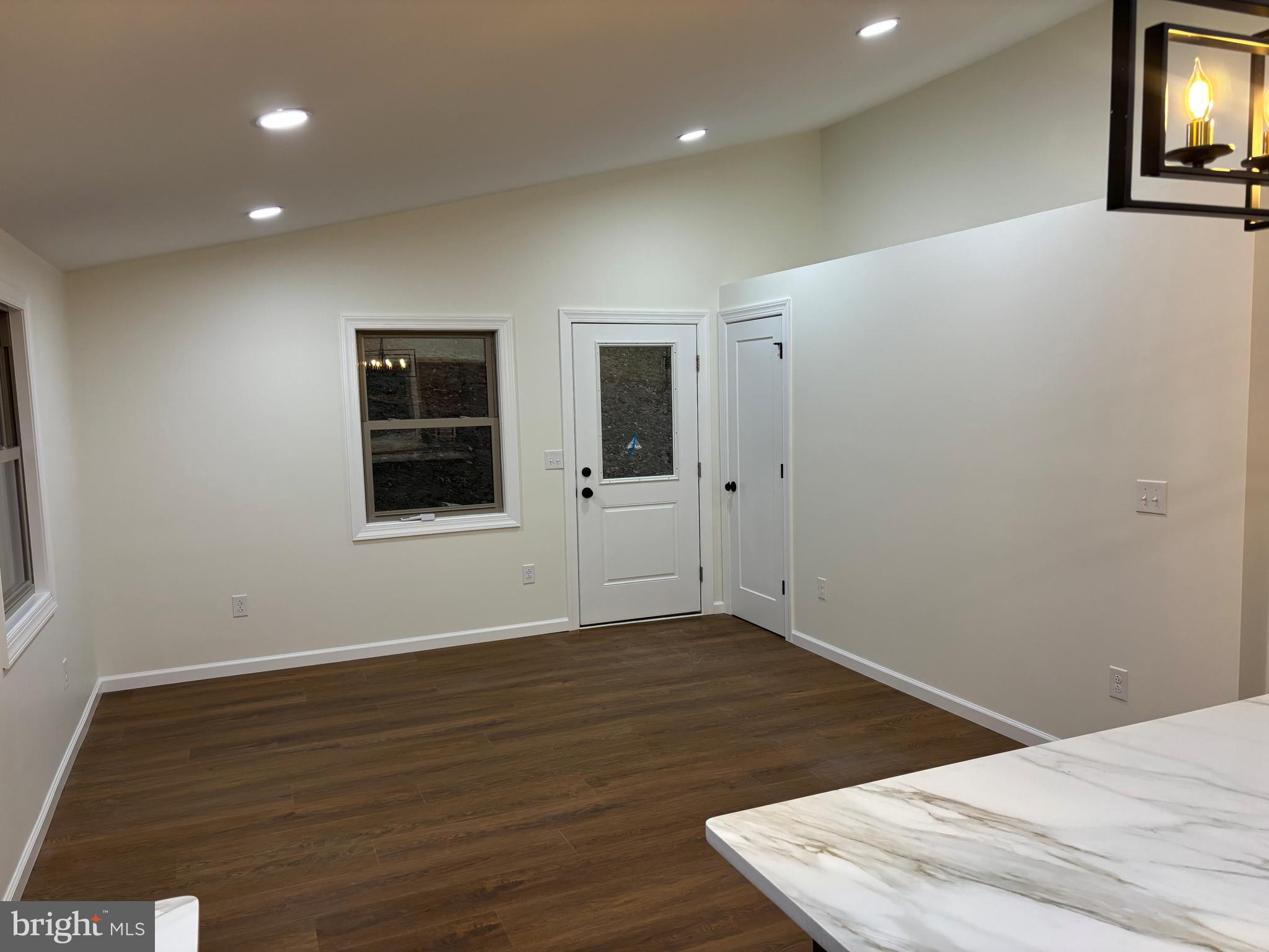 LAKE FERNDALE - Residential