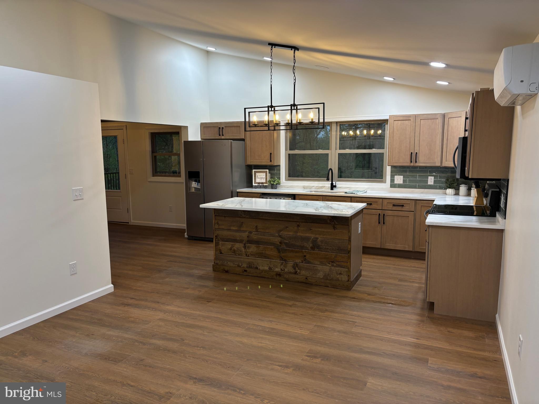 LAKE FERNDALE - Residential