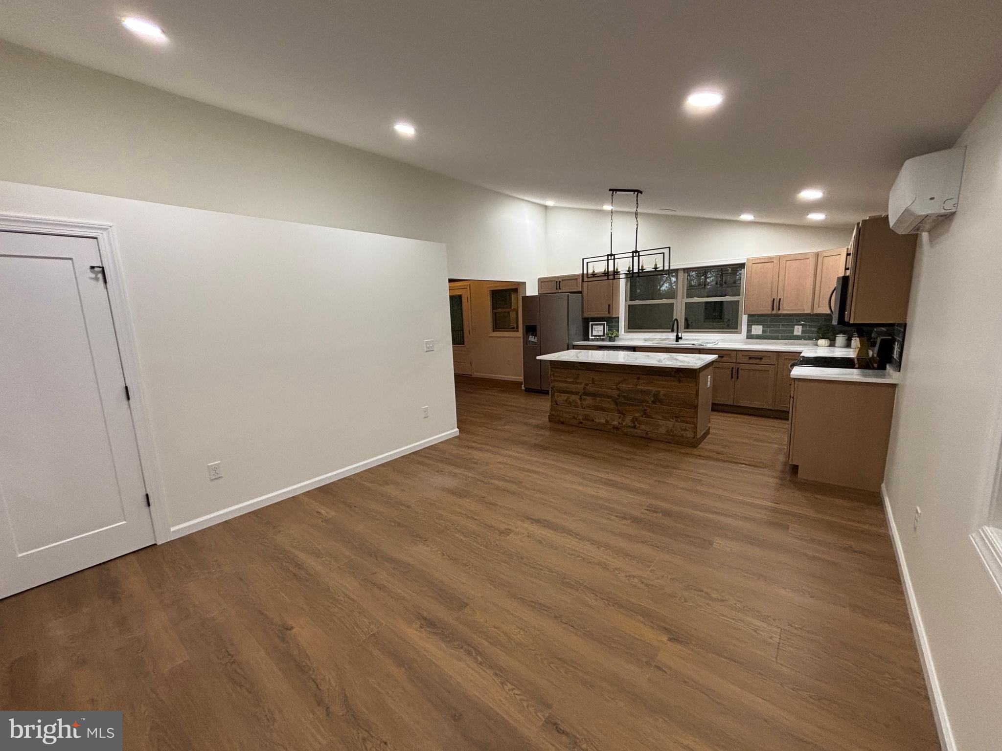 LAKE FERNDALE - Residential