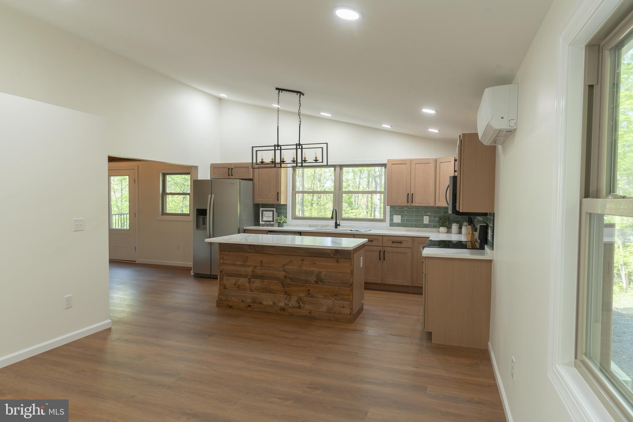 LAKE FERNDALE - Residential