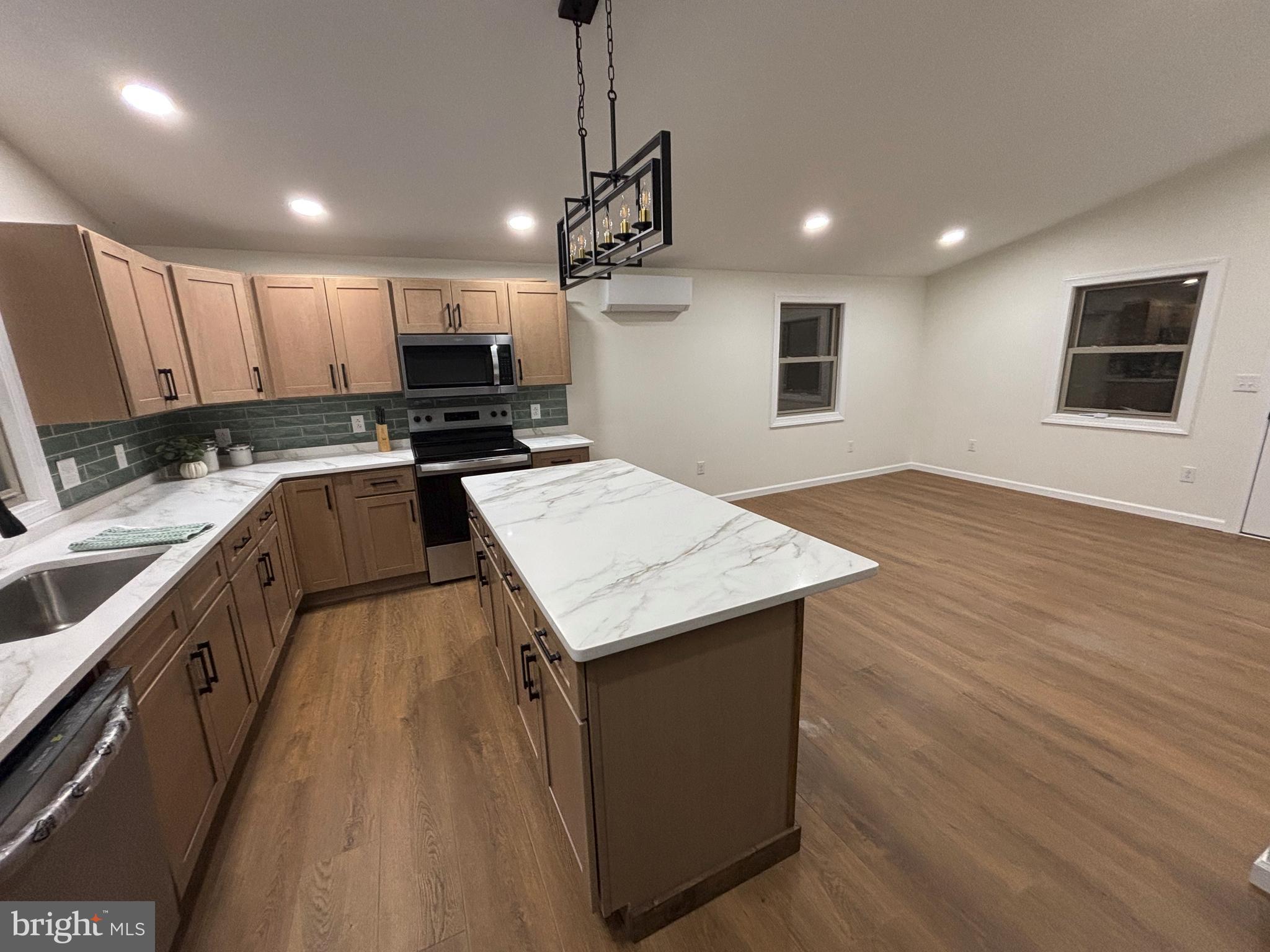 LAKE FERNDALE - Residential