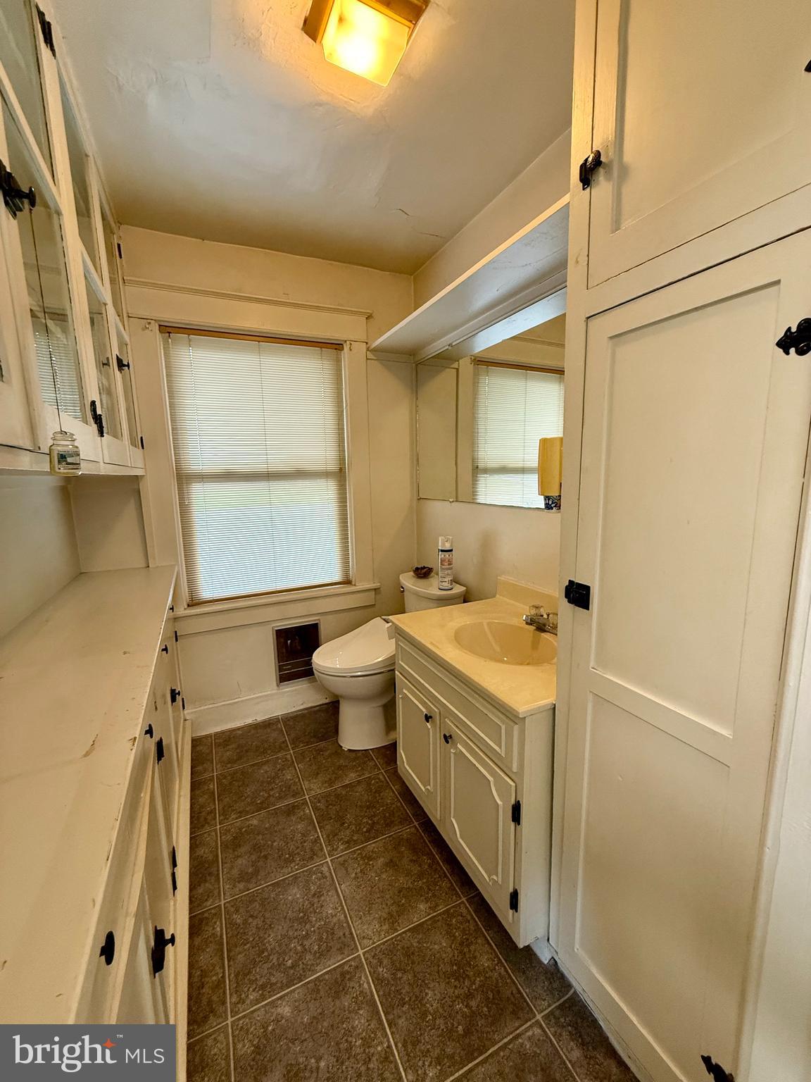 ANDERSON HILL - Commercial Sale