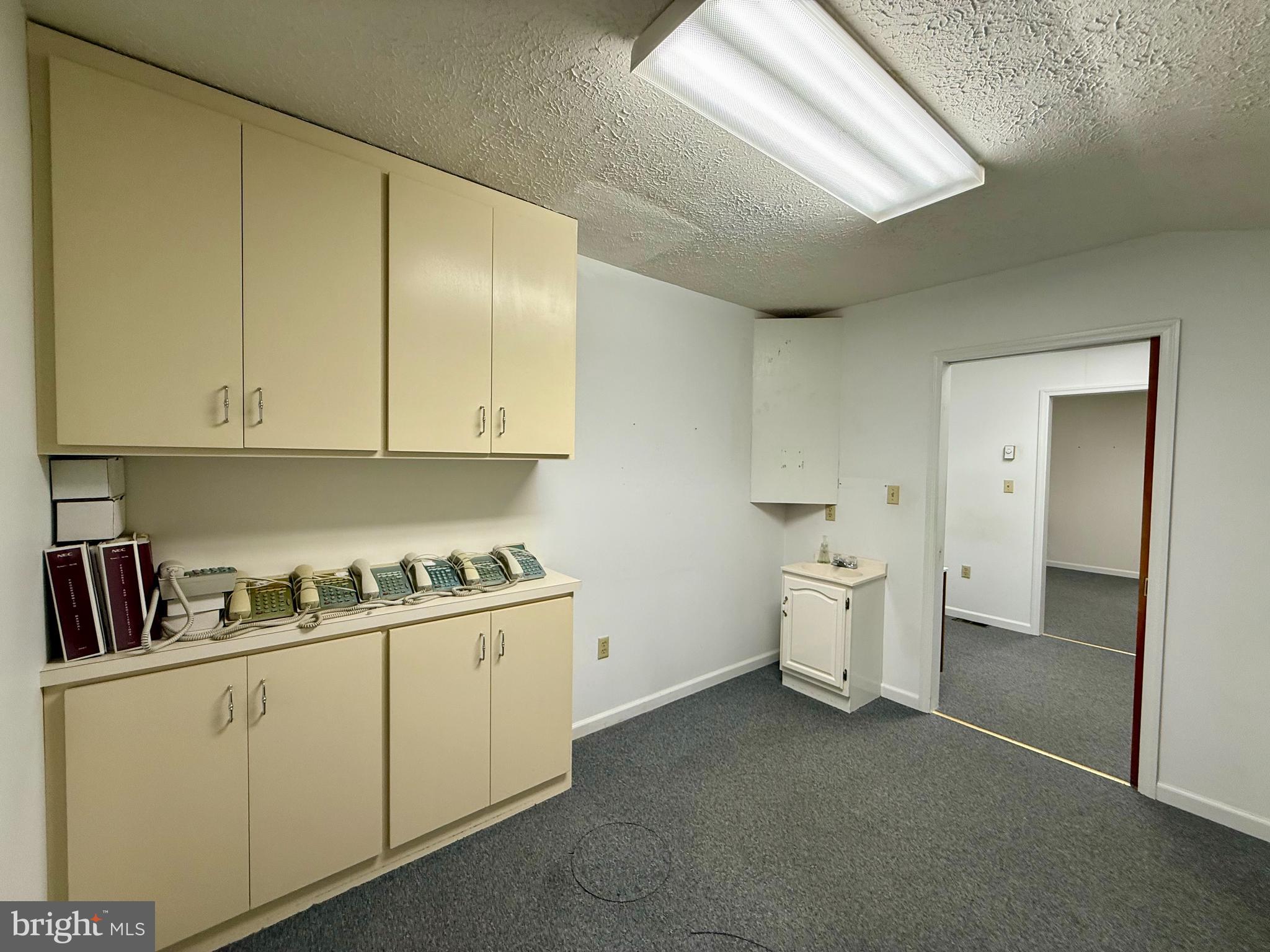 ANDERSON HILL - Commercial Sale