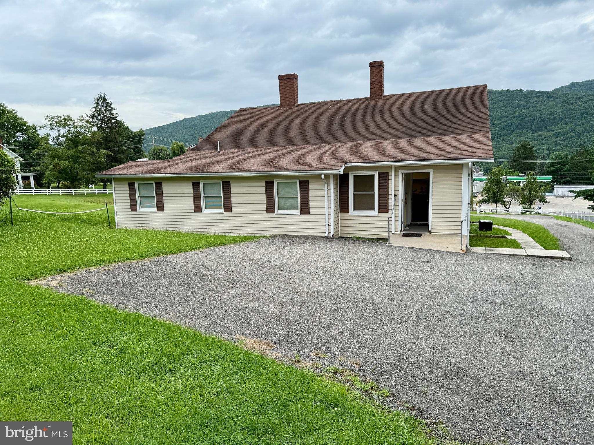 ANDERSON HILL - Commercial Sale