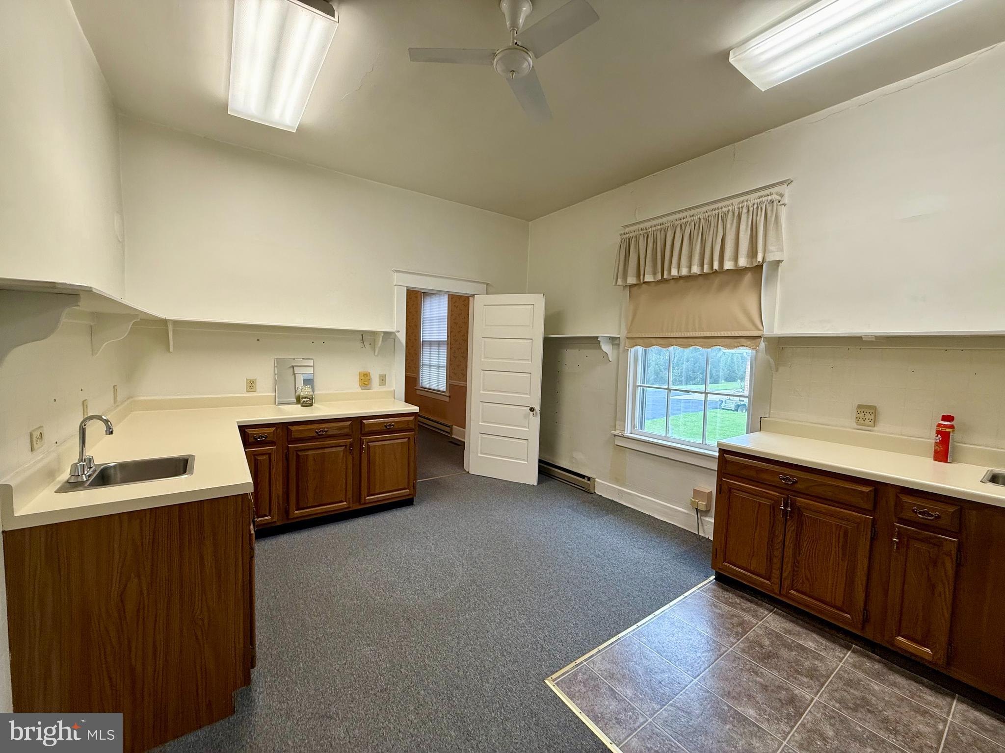 ANDERSON HILL - Commercial Sale