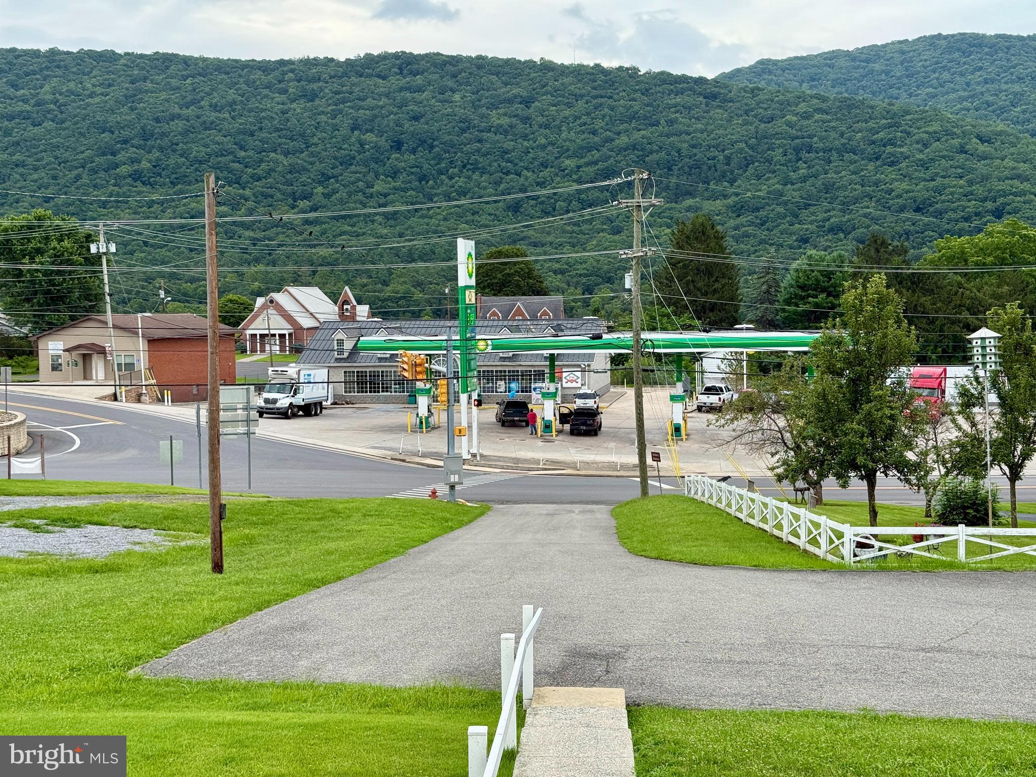 ANDERSON HILL - Commercial Sale