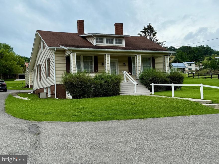 Designed for professional office space in the heart of Franklin WV.  Spacious paved parking area.