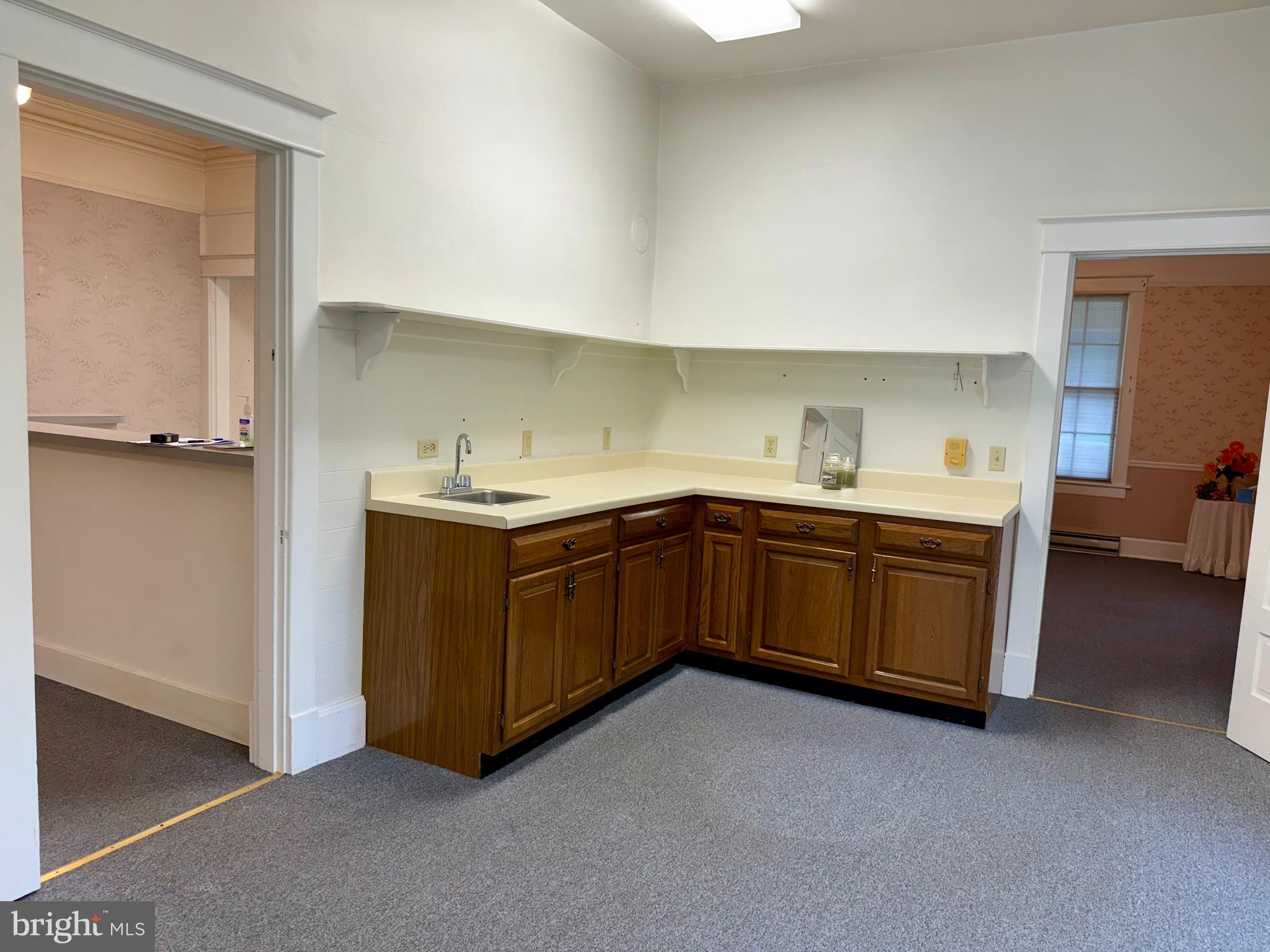 ANDERSON HILL - Commercial Sale