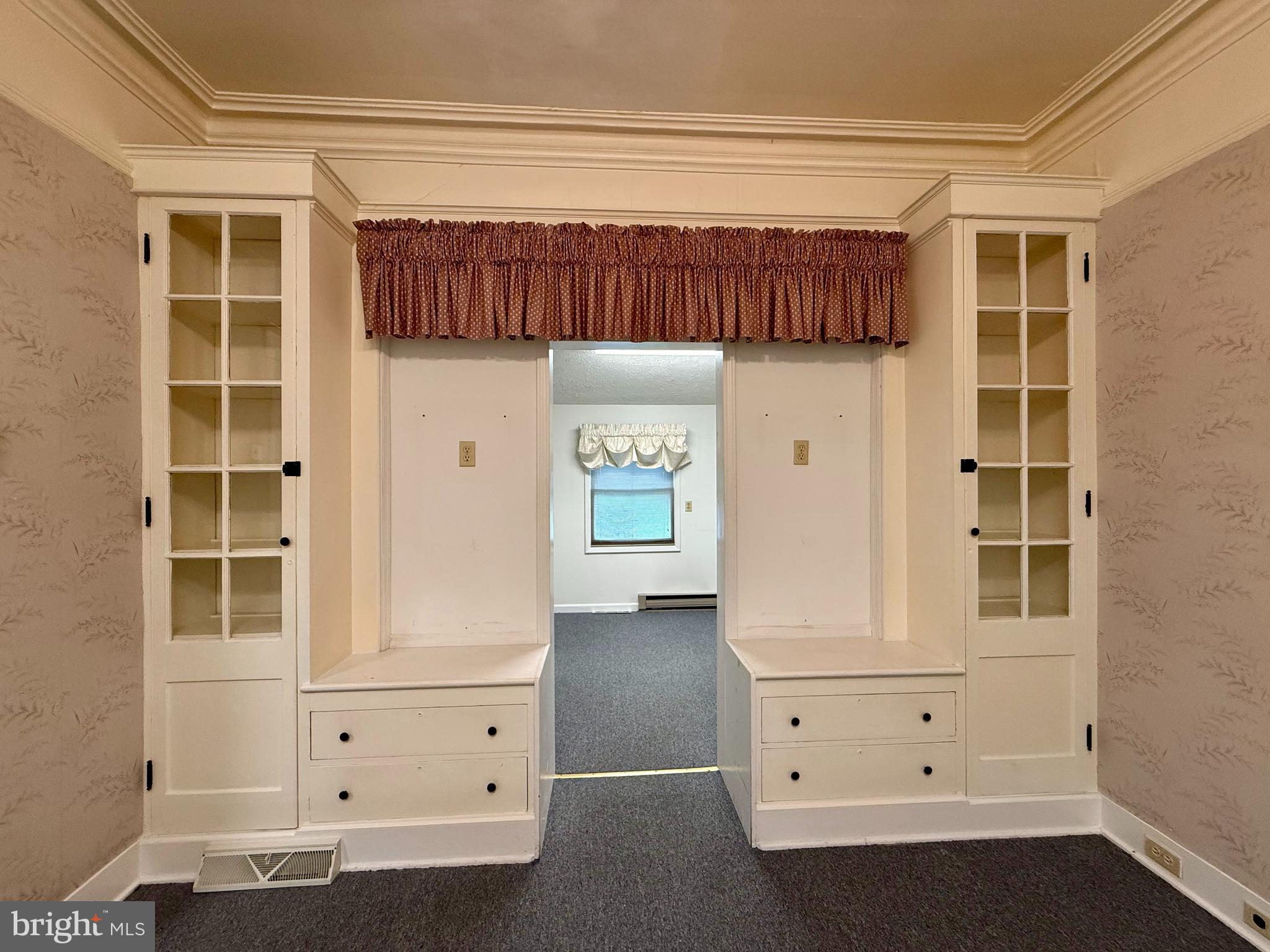 ANDERSON HILL - Commercial Sale