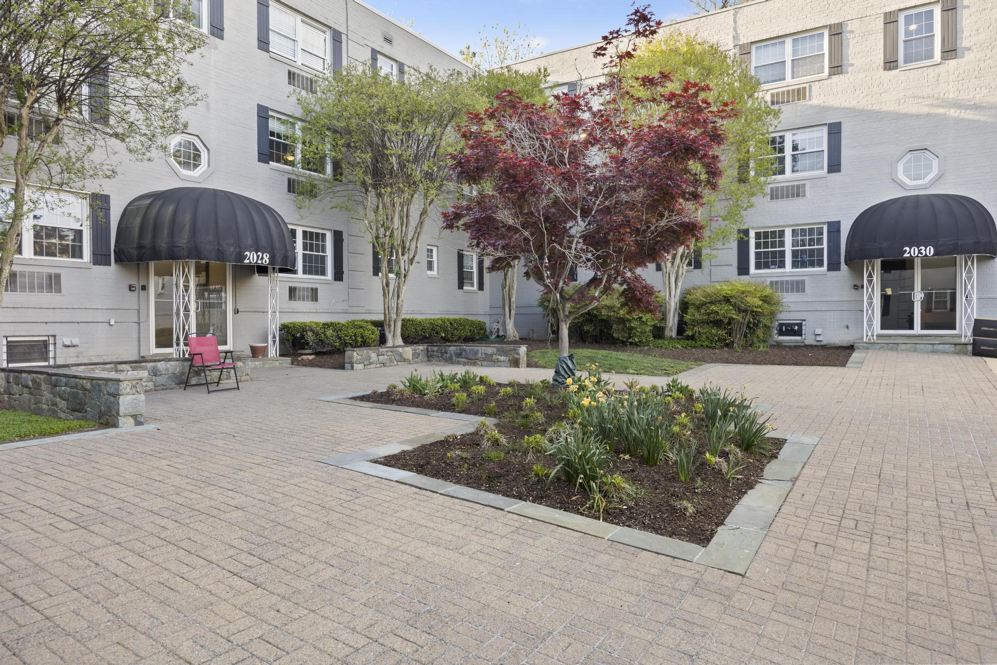 2030 N VERMONT STREET N 102