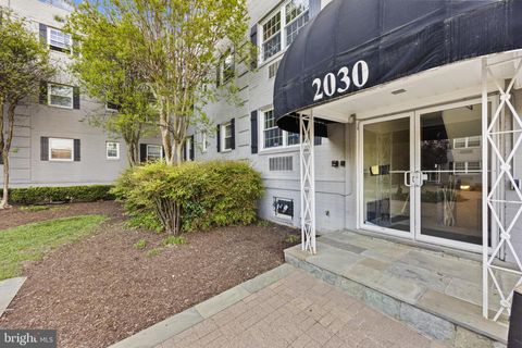 Photo of 2030 N Vermont Street N #102, ARLINGTON, VA 22207 (MLS # VAAR2071814)