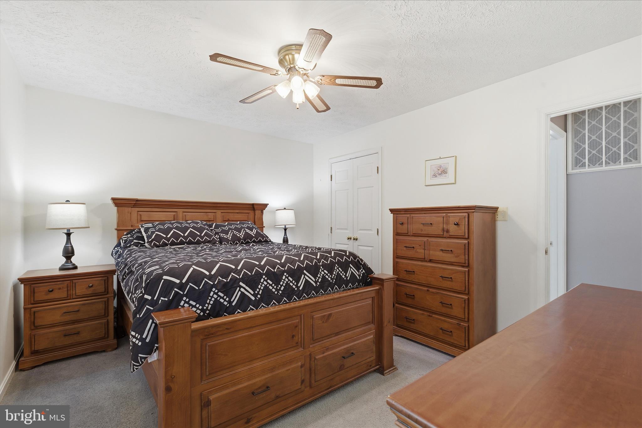 SUMMITT HILL - Residential