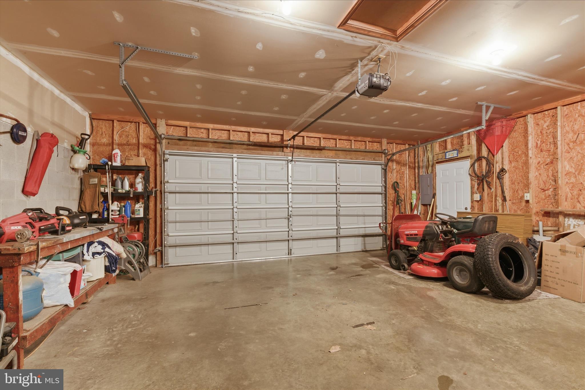 SUMMITT HILL - Residential