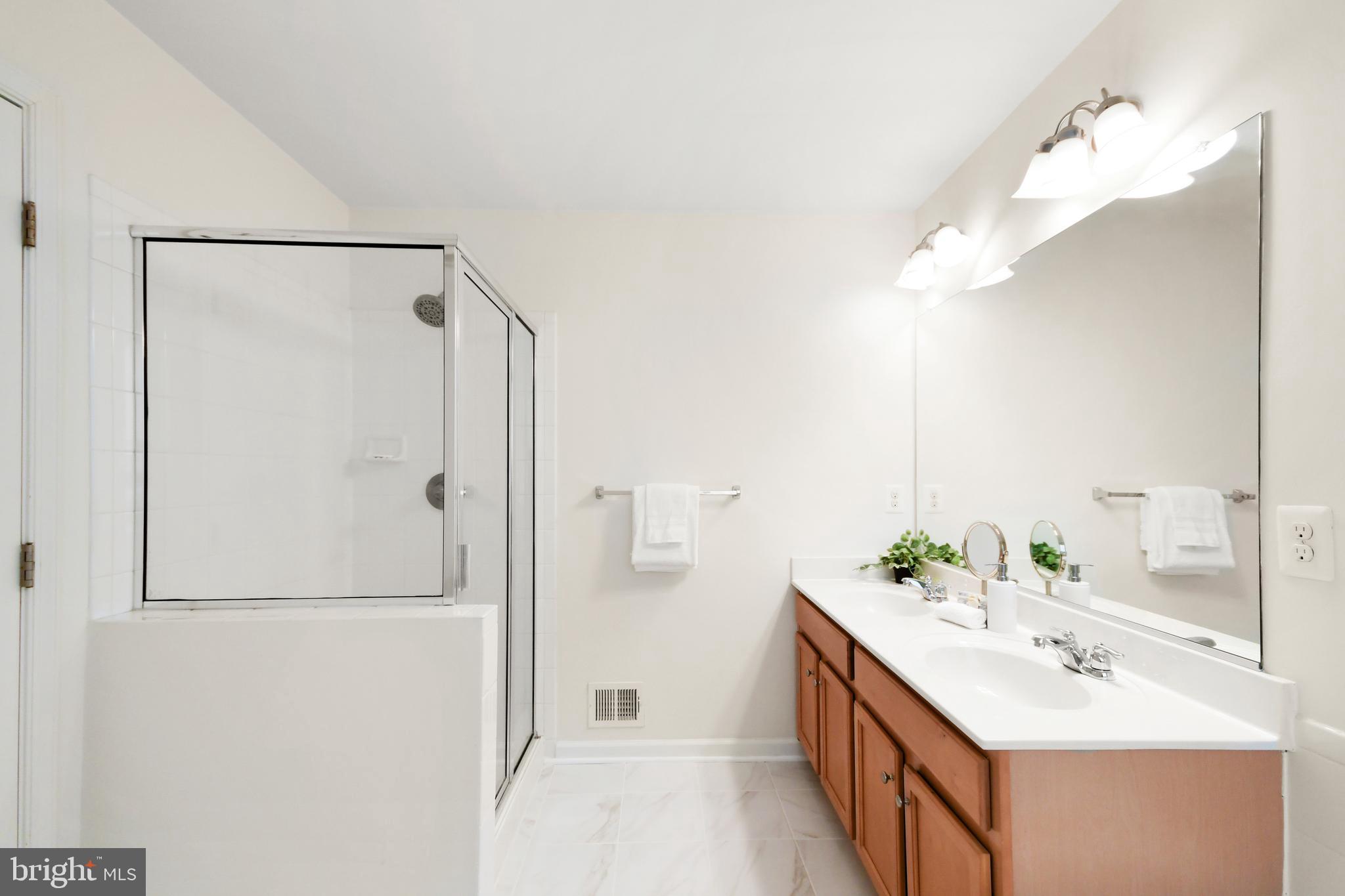 COLLEGIATE ACRES - Residential