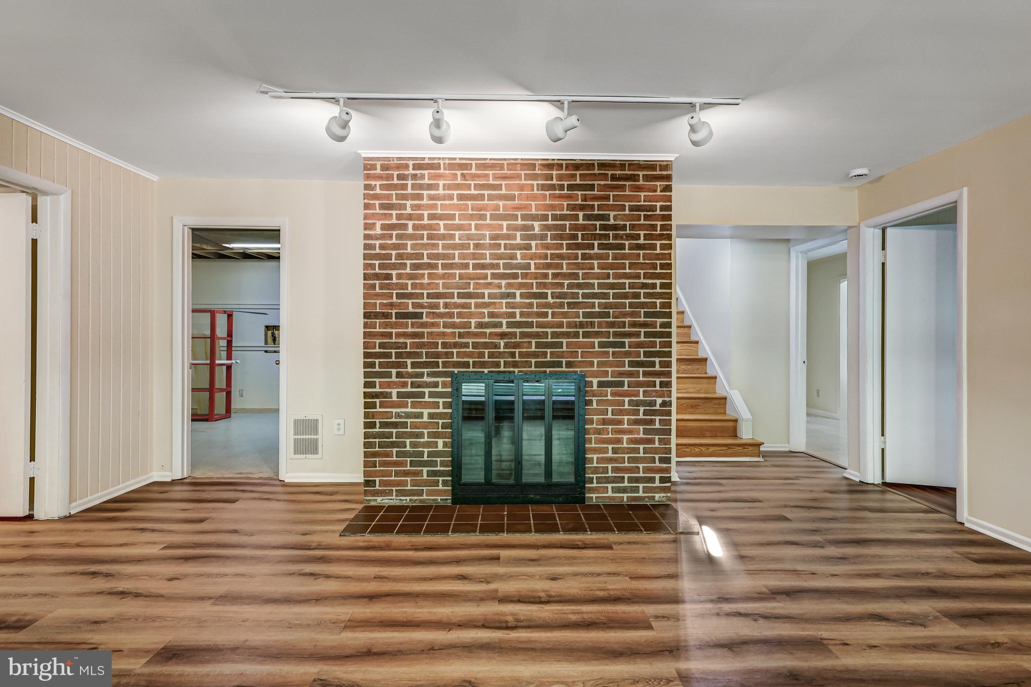 WOODLEIGH WOODS - Residential Lease