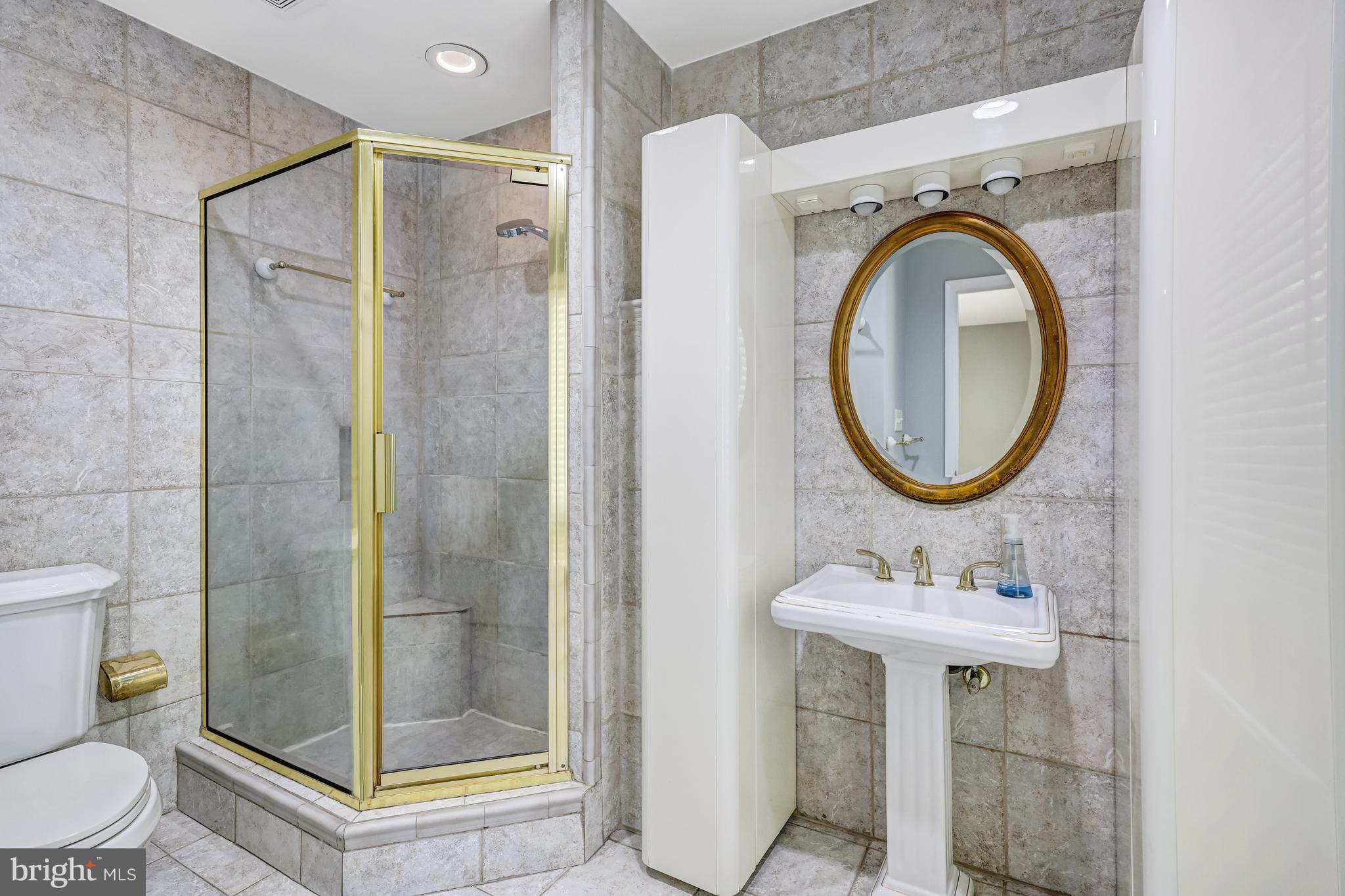 WOODLEIGH WOODS - Residential Lease