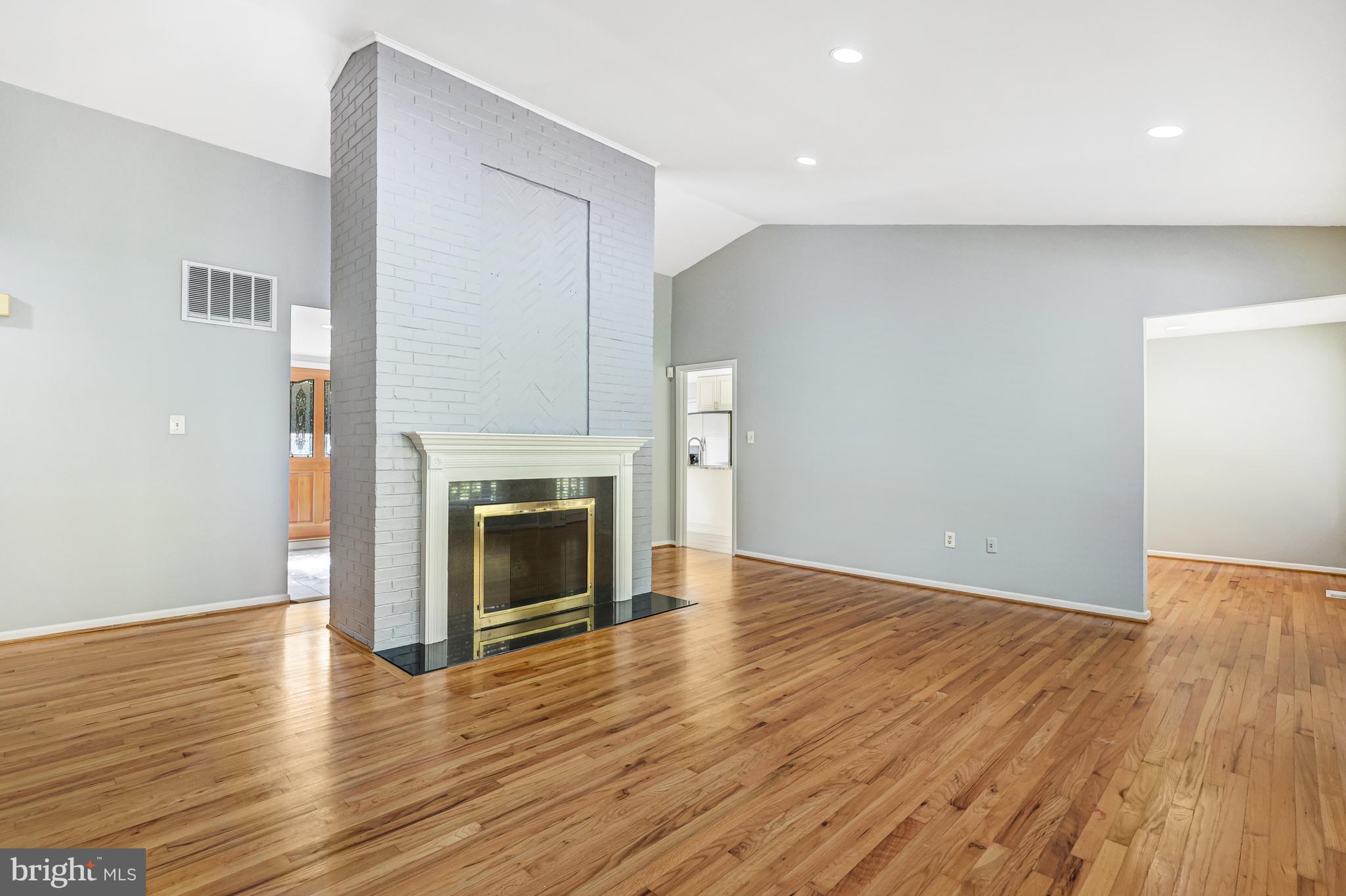 WOODLEIGH WOODS - Residential Lease