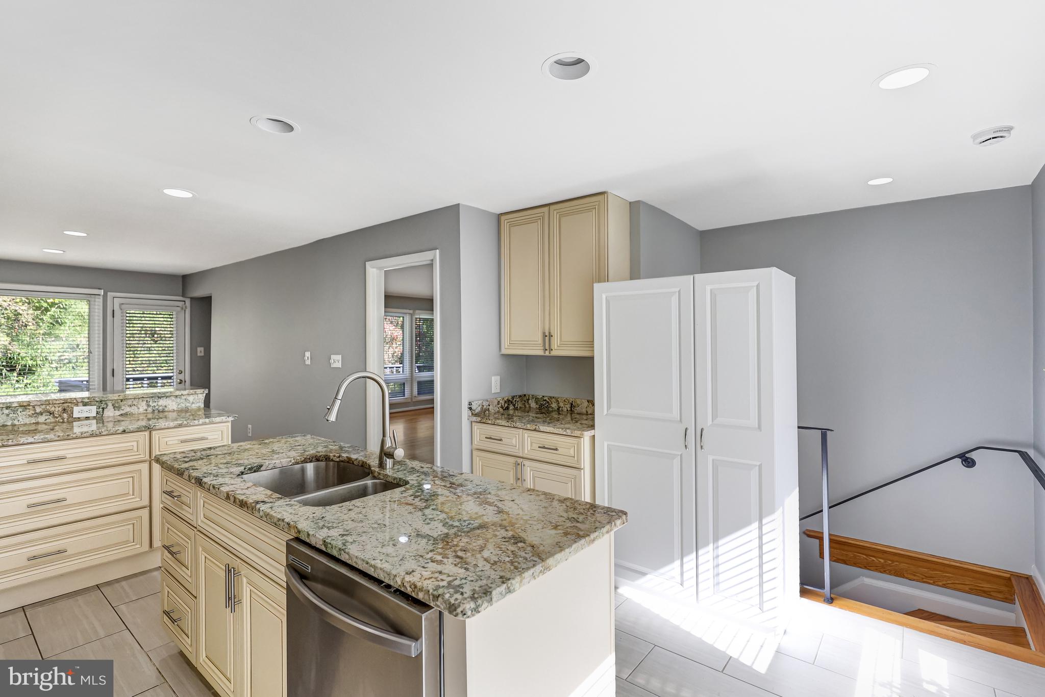 WOODLEIGH WOODS - Residential Lease