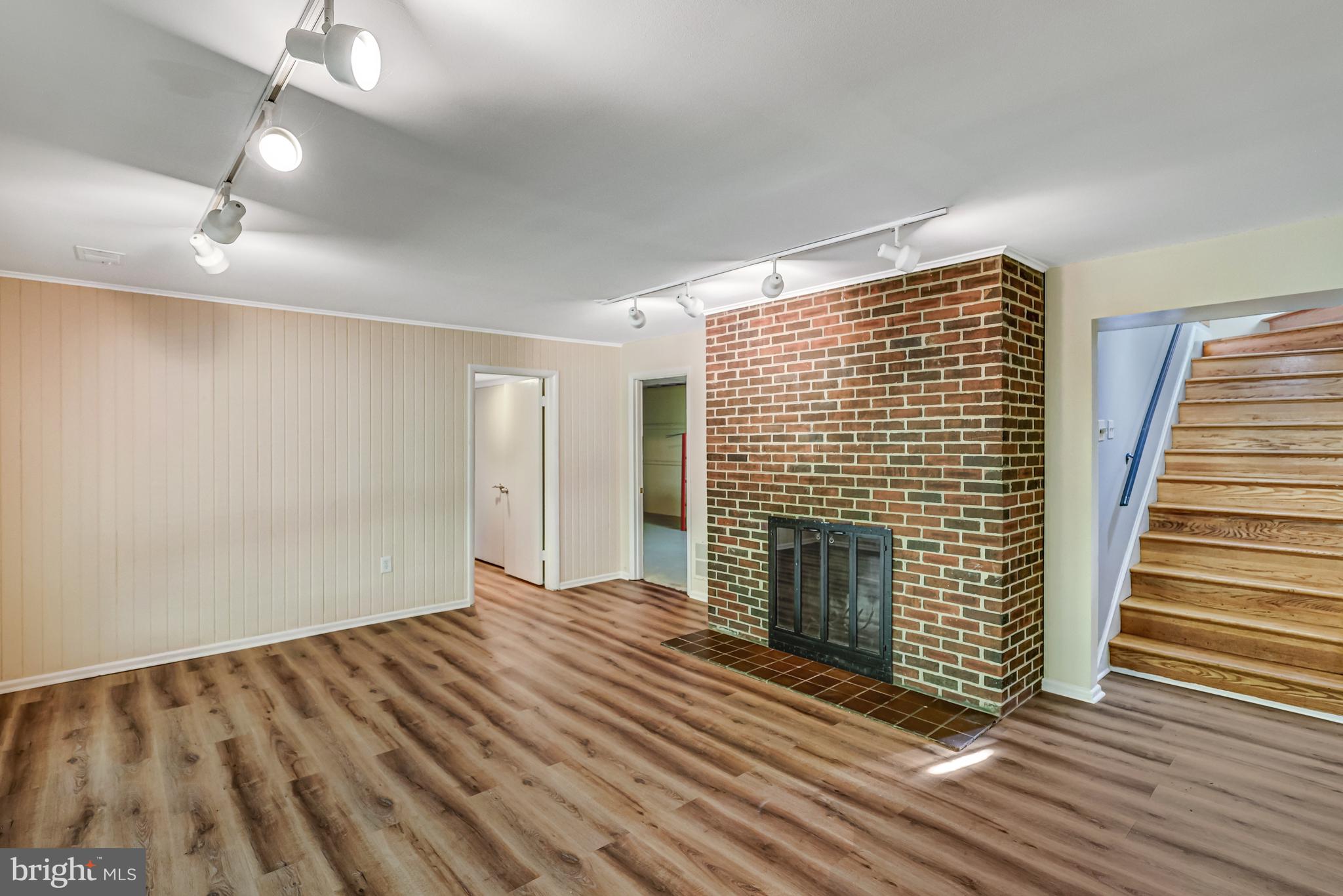 WOODLEIGH WOODS - Residential Lease