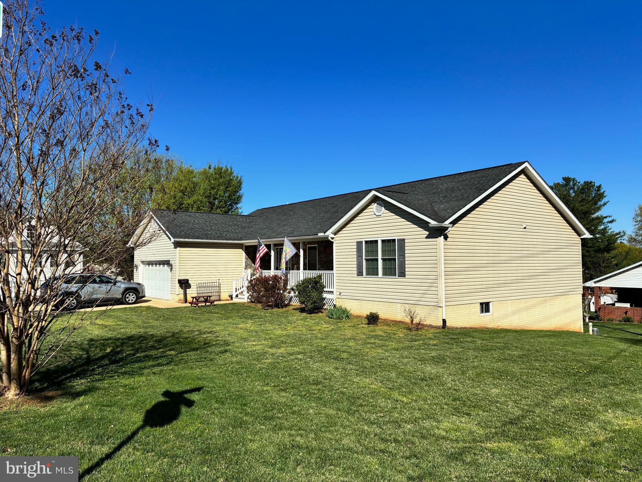 690 E STONEWALL DRIVE