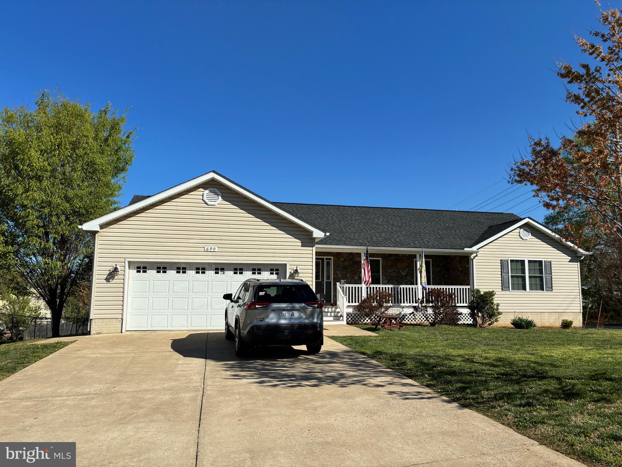 690 E STONEWALL DRIVE