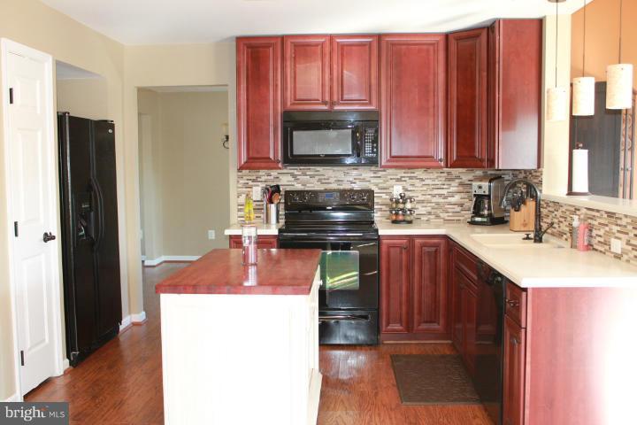 THE FALLS AT LEE'S PARKE - Residential