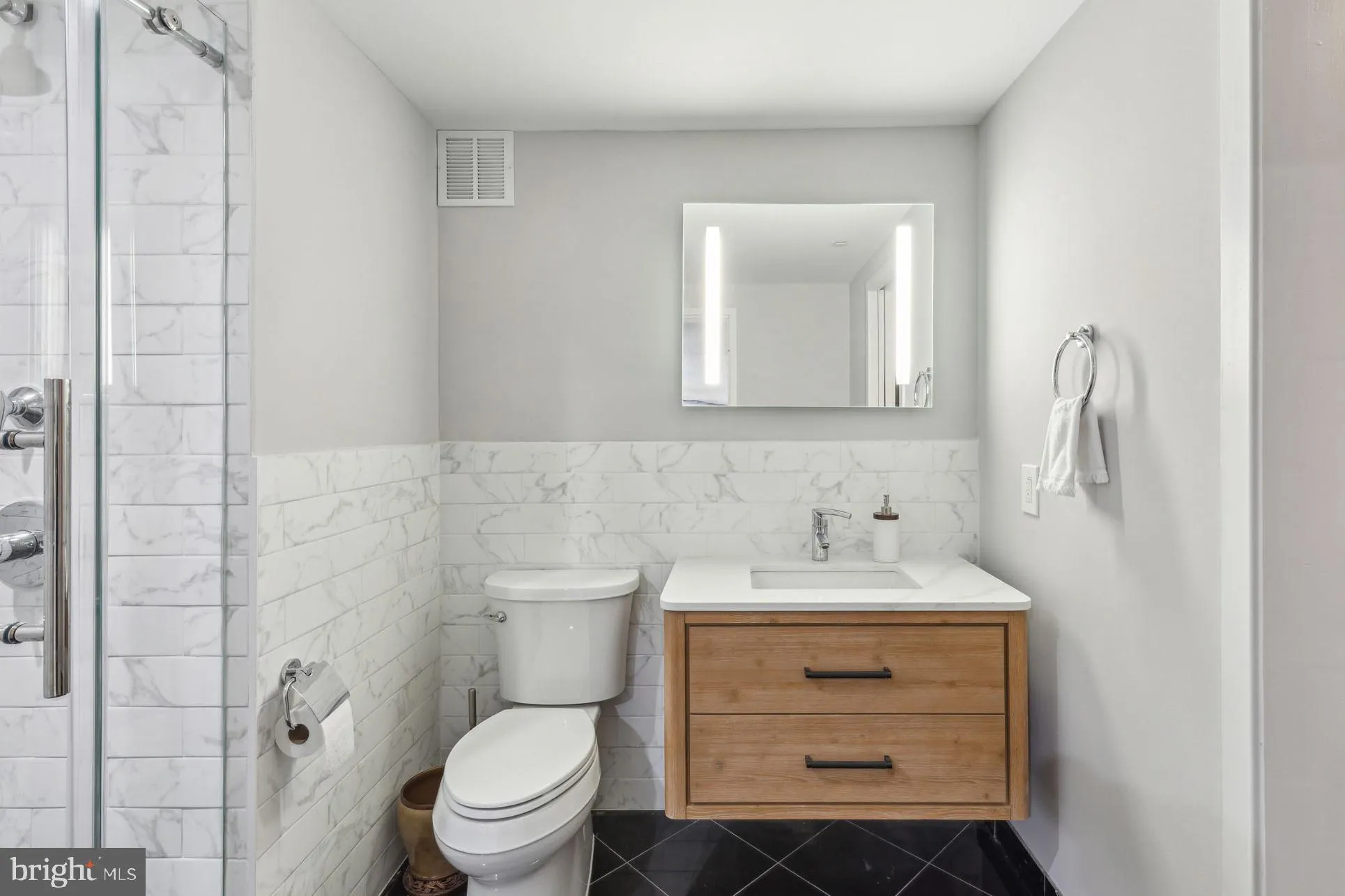 Philadelphia, Pennsylvania 19103, United States, 2 Bedrooms Bedrooms, ,2 BathroomsBathrooms,Residential,Pending,76716