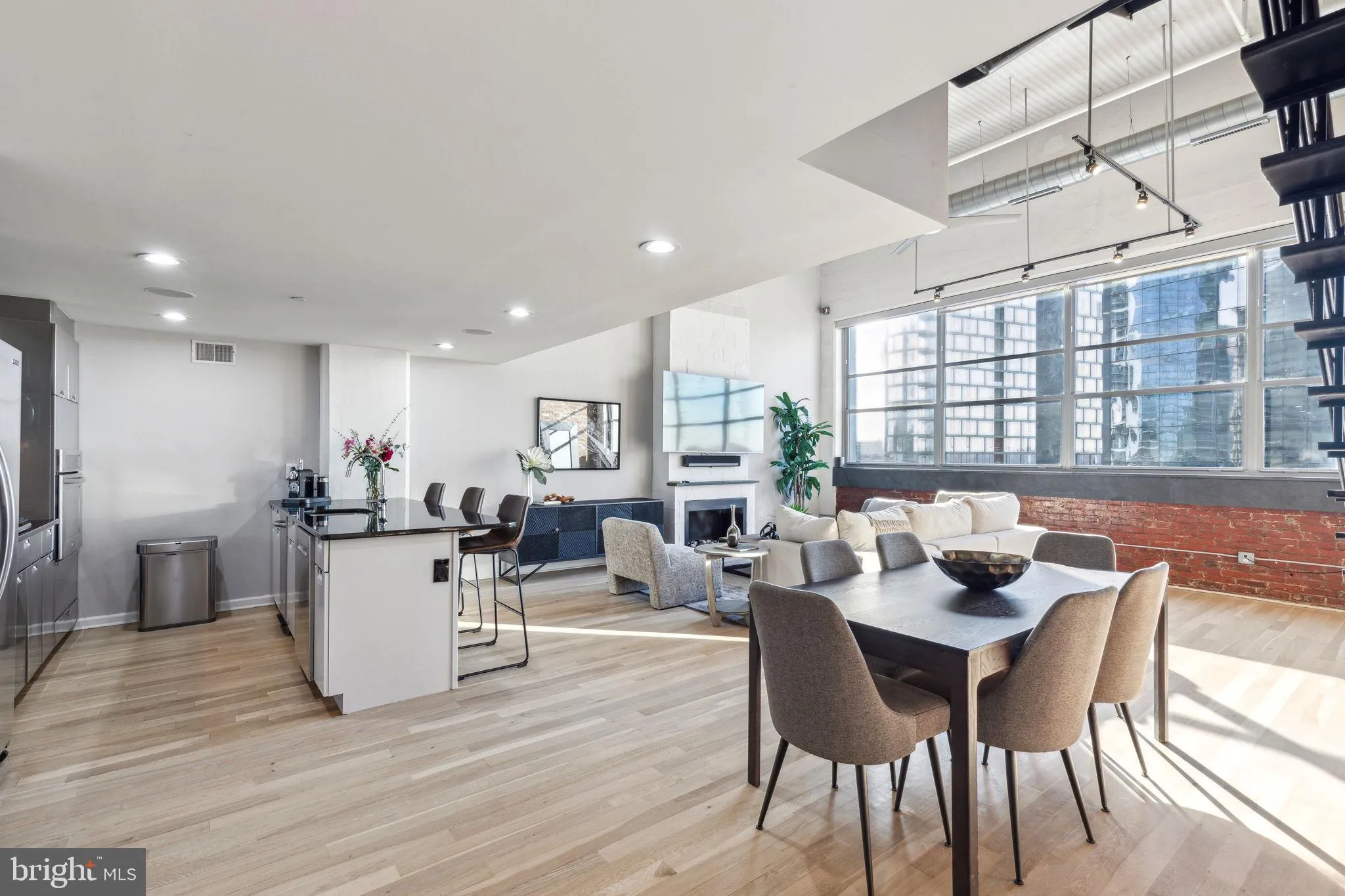 Philadelphia, Pennsylvania 19103, United States, 2 Bedrooms Bedrooms, ,2 BathroomsBathrooms,Residential,Pending,76716