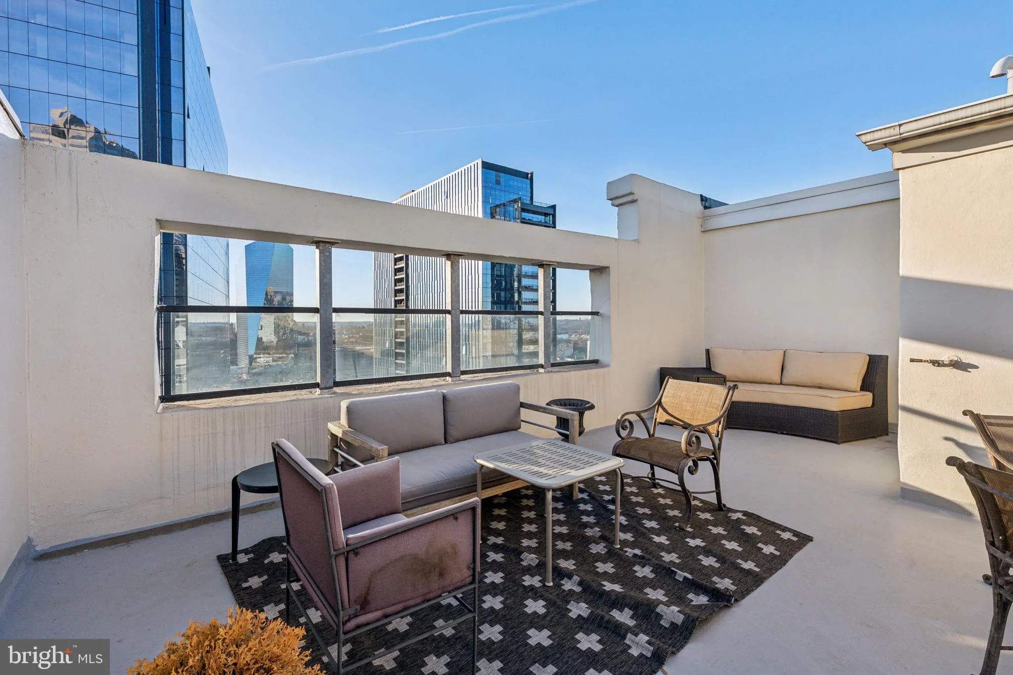 Philadelphia, Pennsylvania 19103, United States, 2 Bedrooms Bedrooms, ,2 BathroomsBathrooms,Residential,Pending,76716