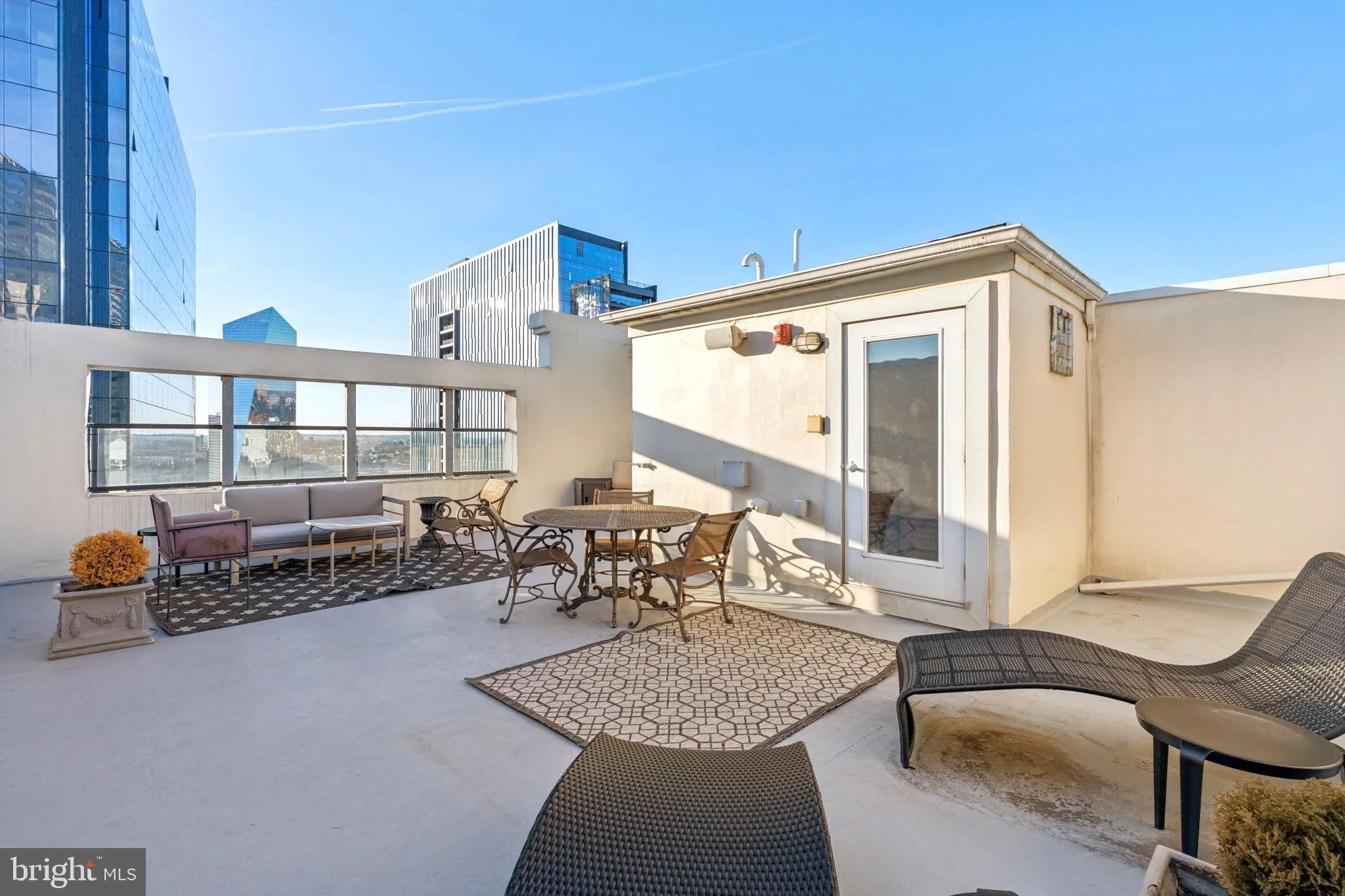 Philadelphia, Pennsylvania 19103, United States, 2 Bedrooms Bedrooms, ,2 BathroomsBathrooms,Residential,Pending,76716