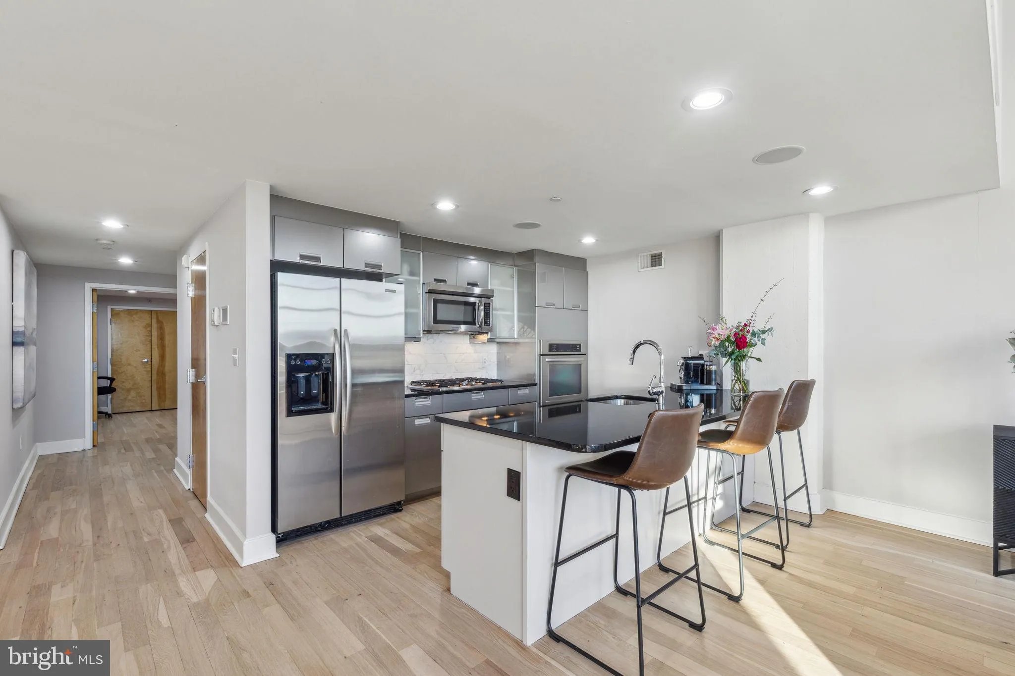 Philadelphia, Pennsylvania 19103, United States, 2 Bedrooms Bedrooms, ,2 BathroomsBathrooms,Residential,Pending,76716