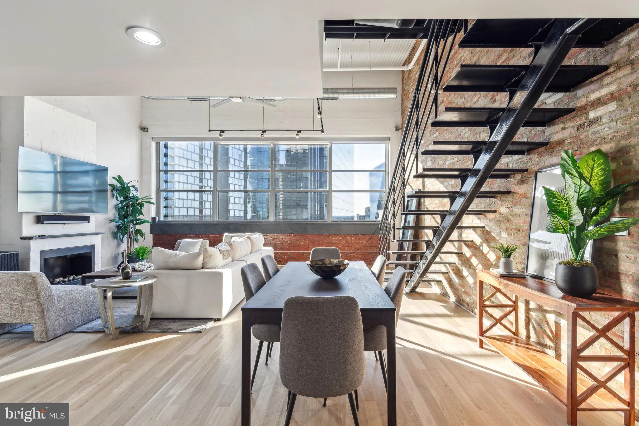 Philadelphia, Pennsylvania 19103, United States, 2 Bedrooms Bedrooms, ,2 BathroomsBathrooms,Residential,Pending,76716