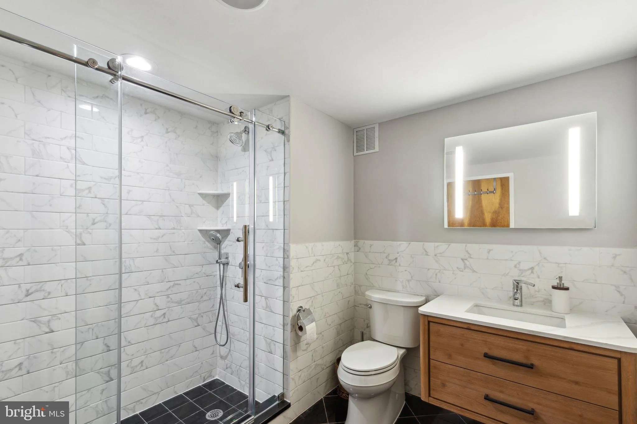 Philadelphia, Pennsylvania 19103, United States, 2 Bedrooms Bedrooms, ,2 BathroomsBathrooms,Residential,Pending,76716