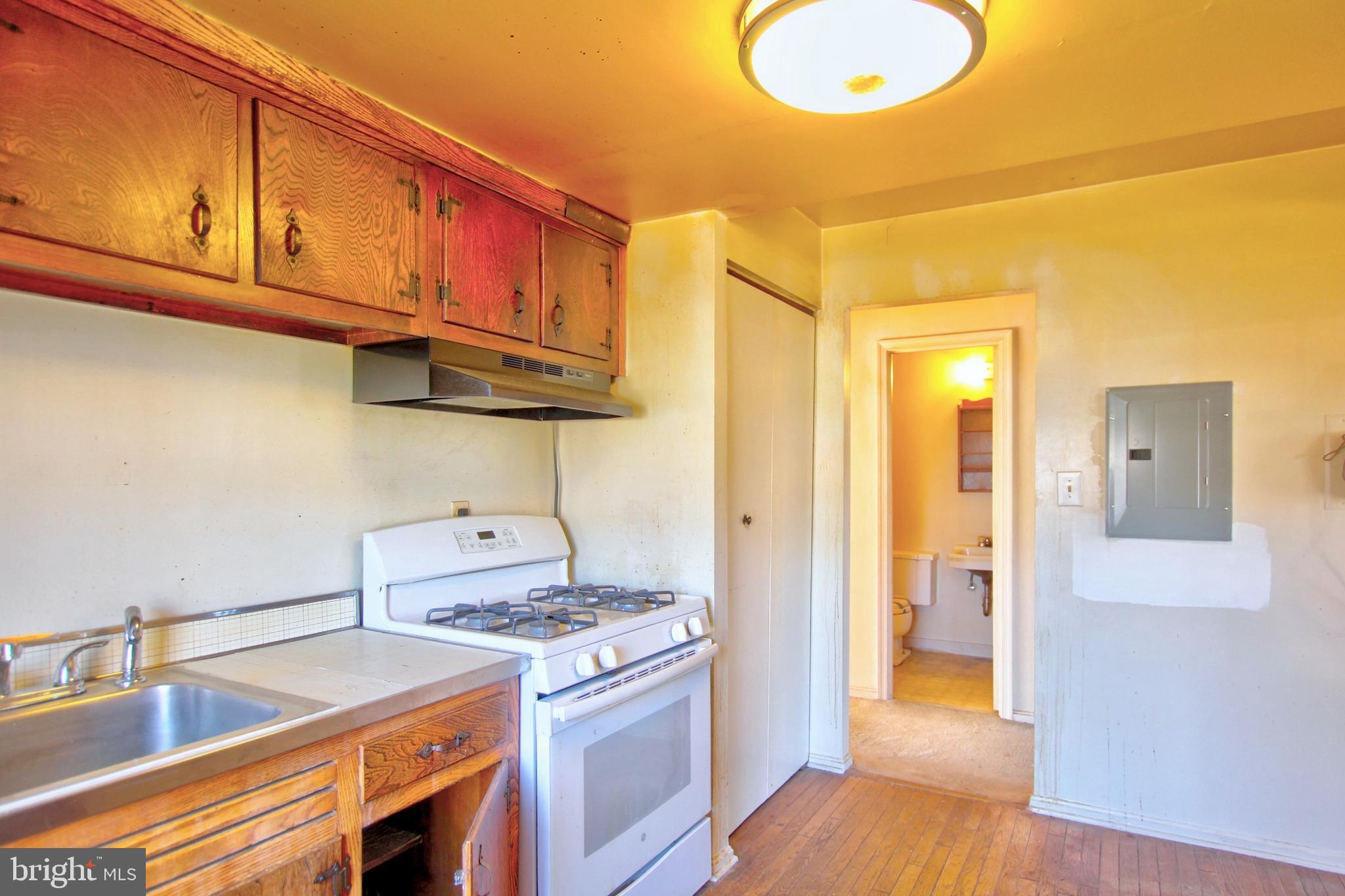 CHARLESTOWNE VILLAGE - Residential