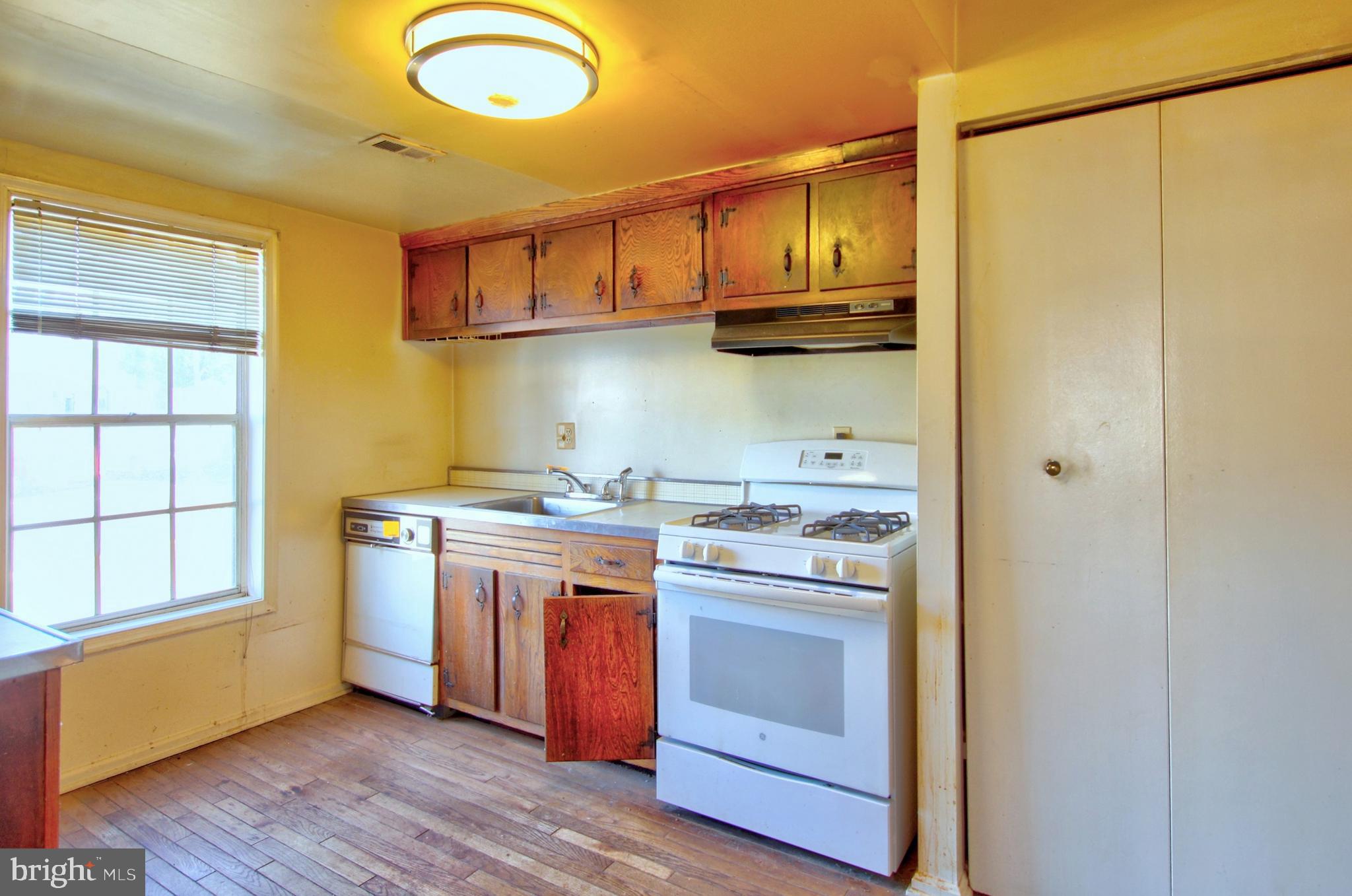 CHARLESTOWNE VILLAGE - Residential